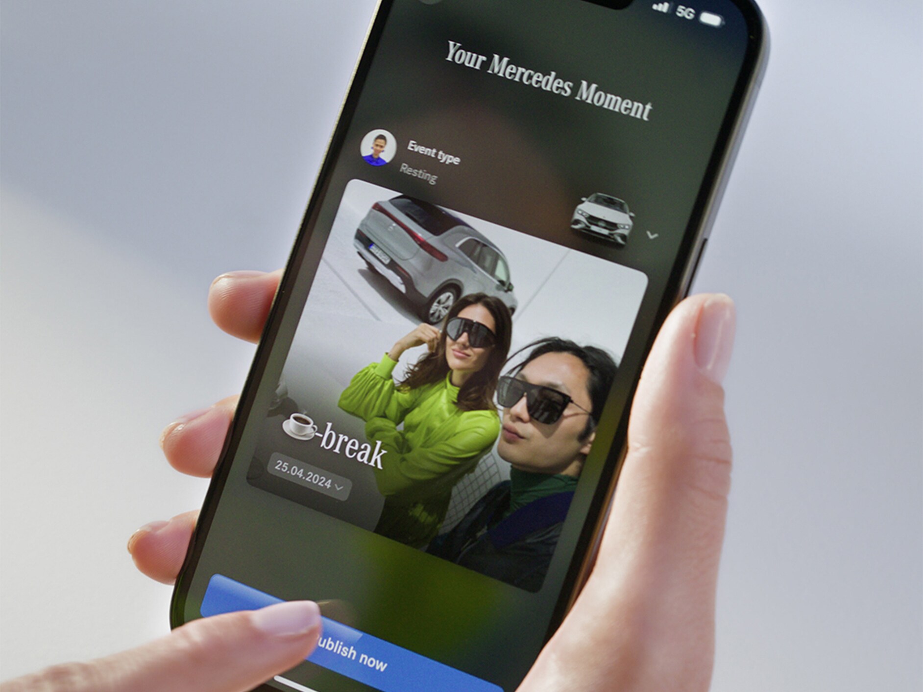 La pantalla de la aplicación Mercedes-Benz Stories.