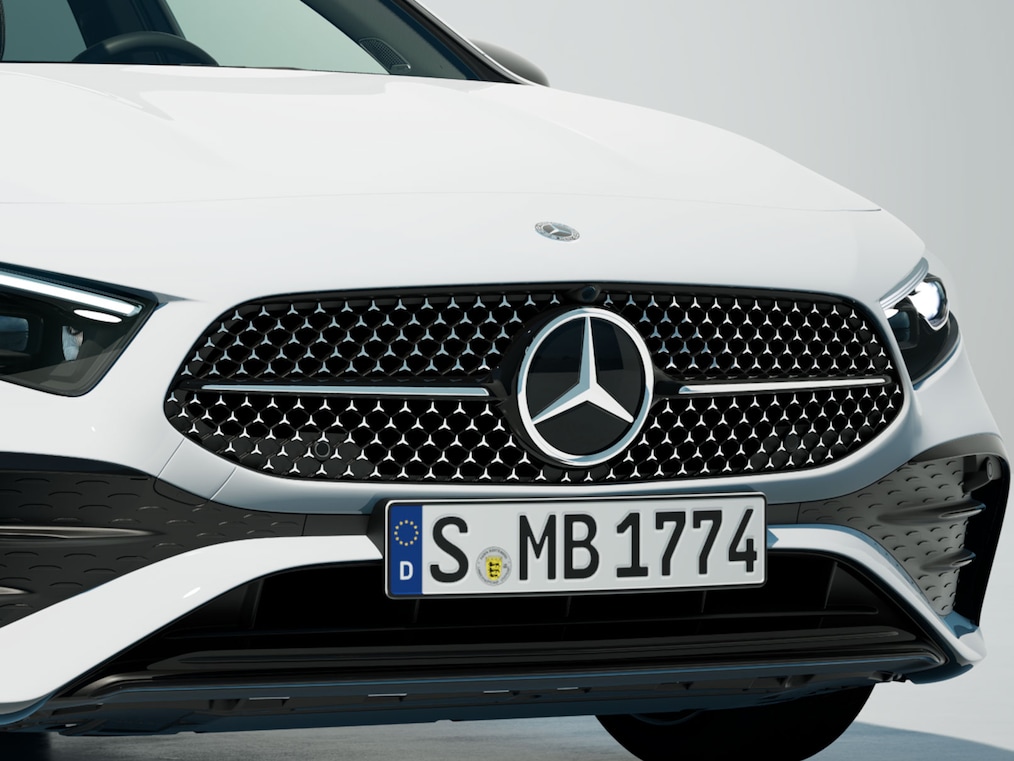 Close-up of the cockpit with displays in a Mercedes-Benz C-Class.