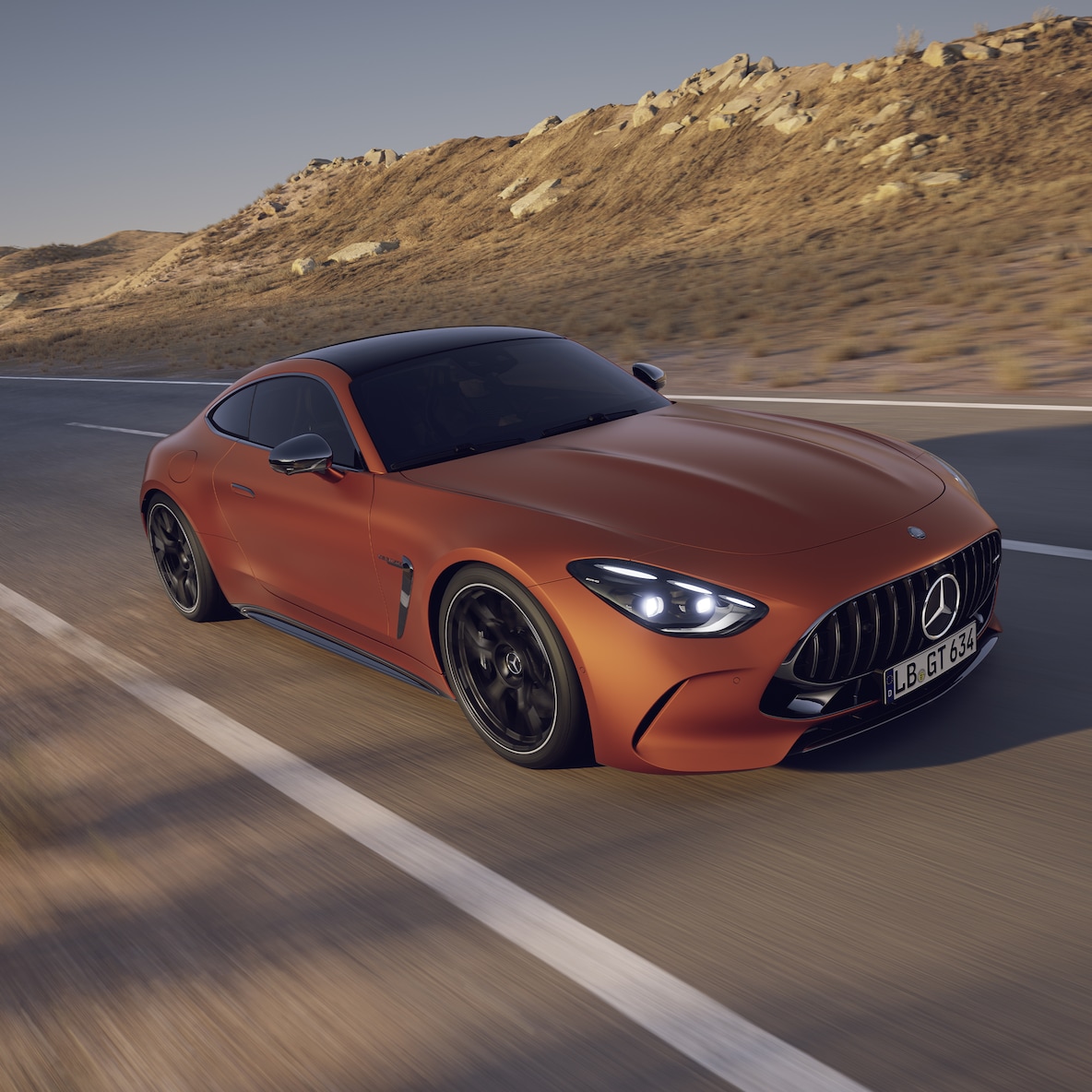 Vista lateral del exterior del Mercedes-AMG GT 63 S E PERFORMANCE Coupé.