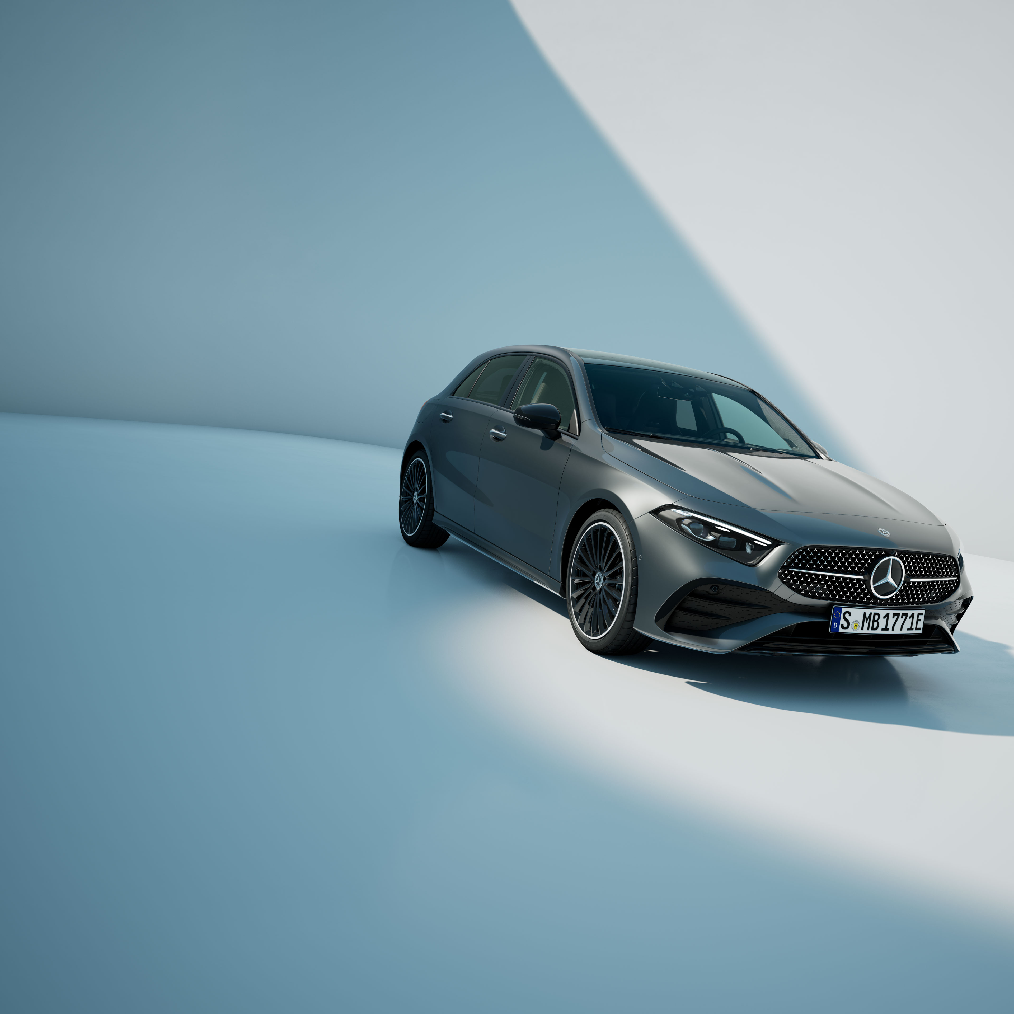 Clase A Berlina compacta | Vehículos compactos | Mercedes-Benz El nuevo Mercedes-Benz Clase A Berlina compacta en un escorzo frontal.