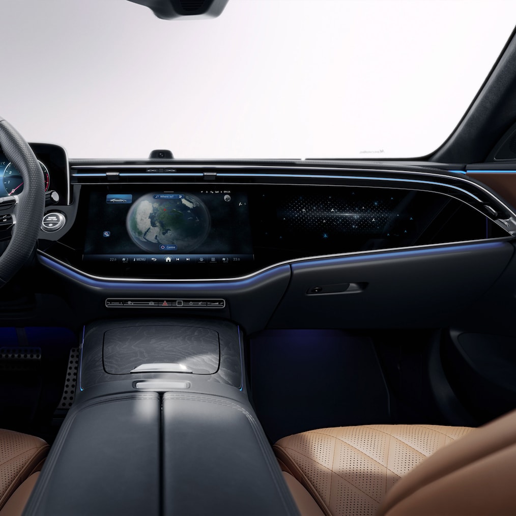 La Superscreen MBUX con cámara de selfies y de video en el Clase E Berlina de Mercedes-Benz.