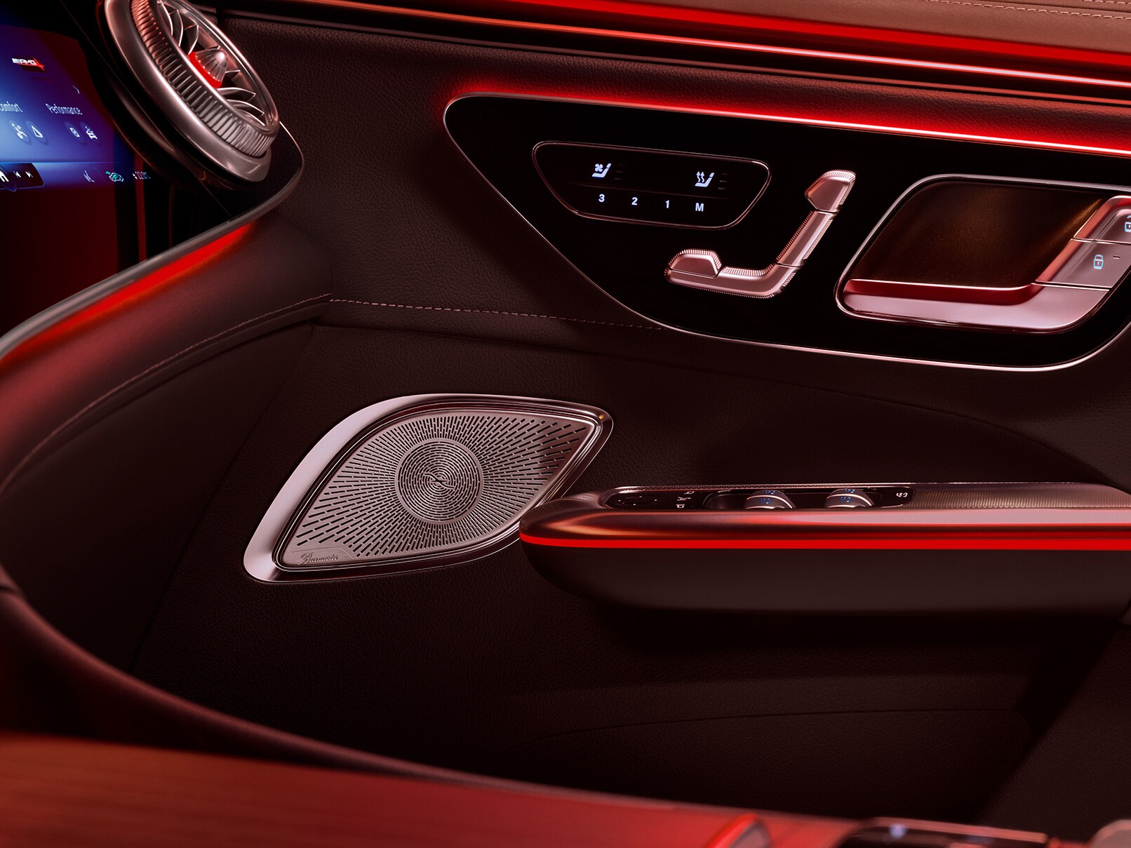 Los elementos de adorno en microfibra MICROCUT para el Mercedes-AMG EQE SUV.