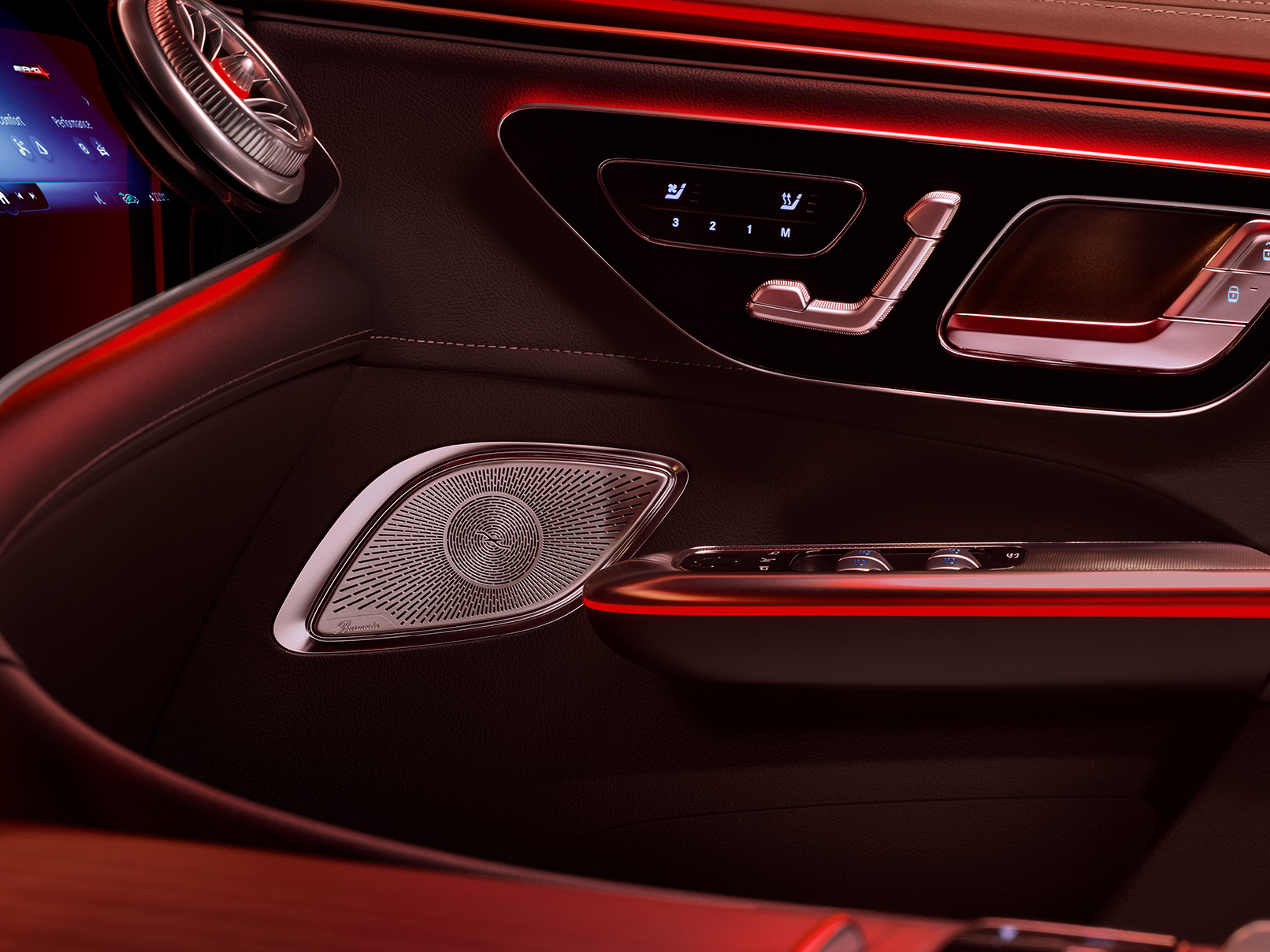 Piezas de adorno en microfibra MICROCUT | EQE SUV | Mercedes-AMG Los elementos de adorno en microfibra MICROCUT para el Mercedes-AMG EQE SUV.