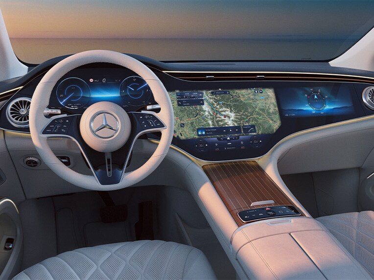 El interior del nuevo EQS SUV con navegación con Electric Intelligence.