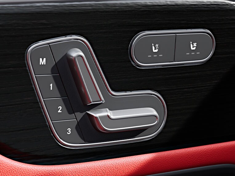 La climatización de asiento para el conductor y el acompañante de Mercedes-AMG GLA.