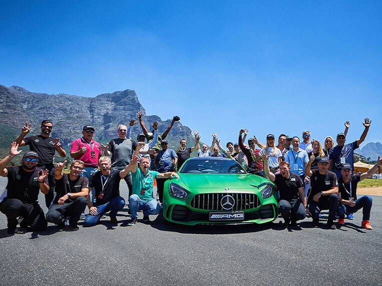 Vista frontal del Mercedes-AMG GT R.