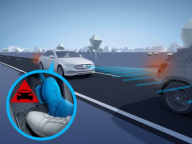 Ilustración del asistente de frenado activo de GLB de Mercedes-Benz.