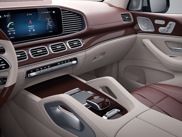 El interior del Mercedes-Maybach GLS con paquete exclusivo de elementos de adorno.
