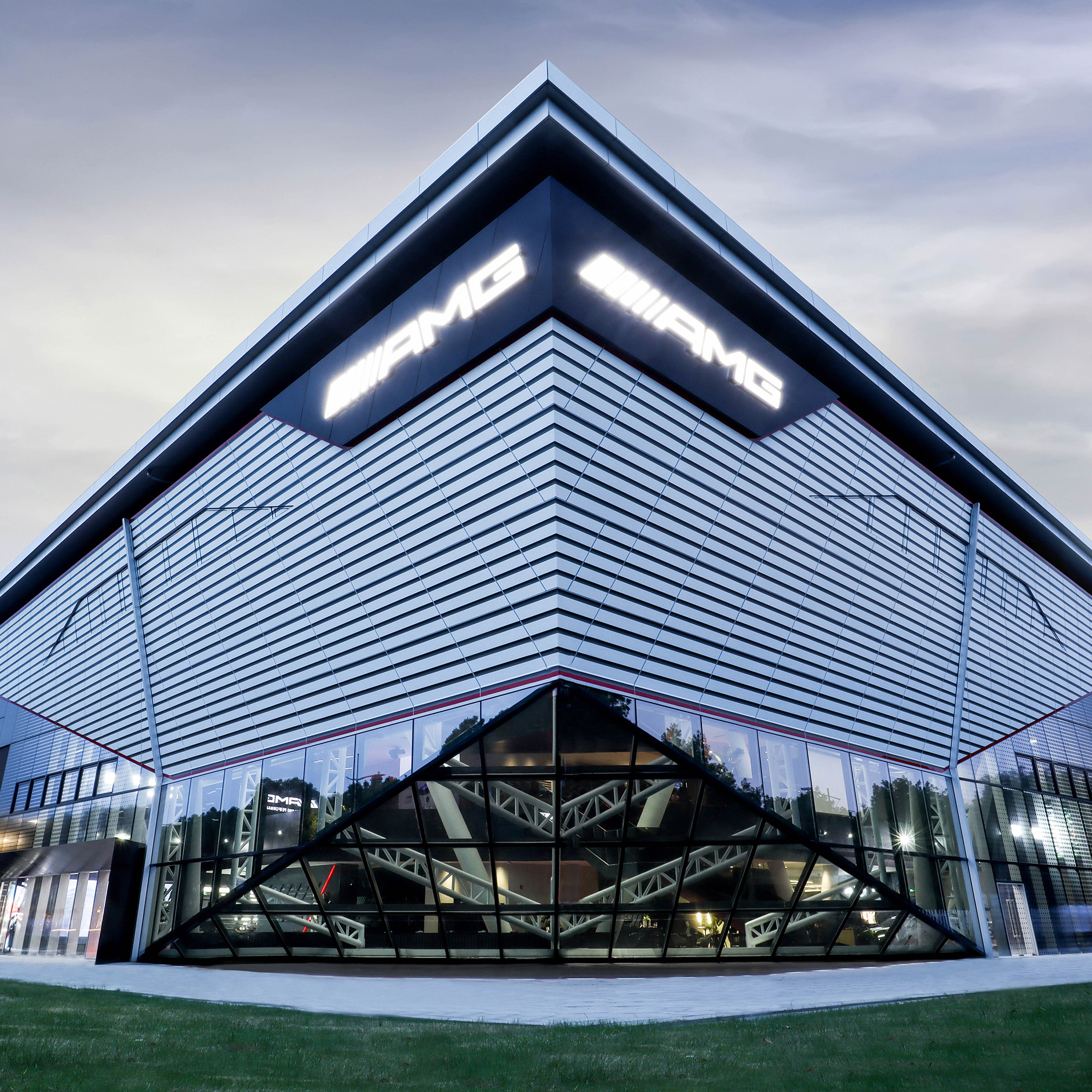 AMG Experience Center | AMG Center de todo el mundo | Mercedes-AMG Un AMG Experience Center.