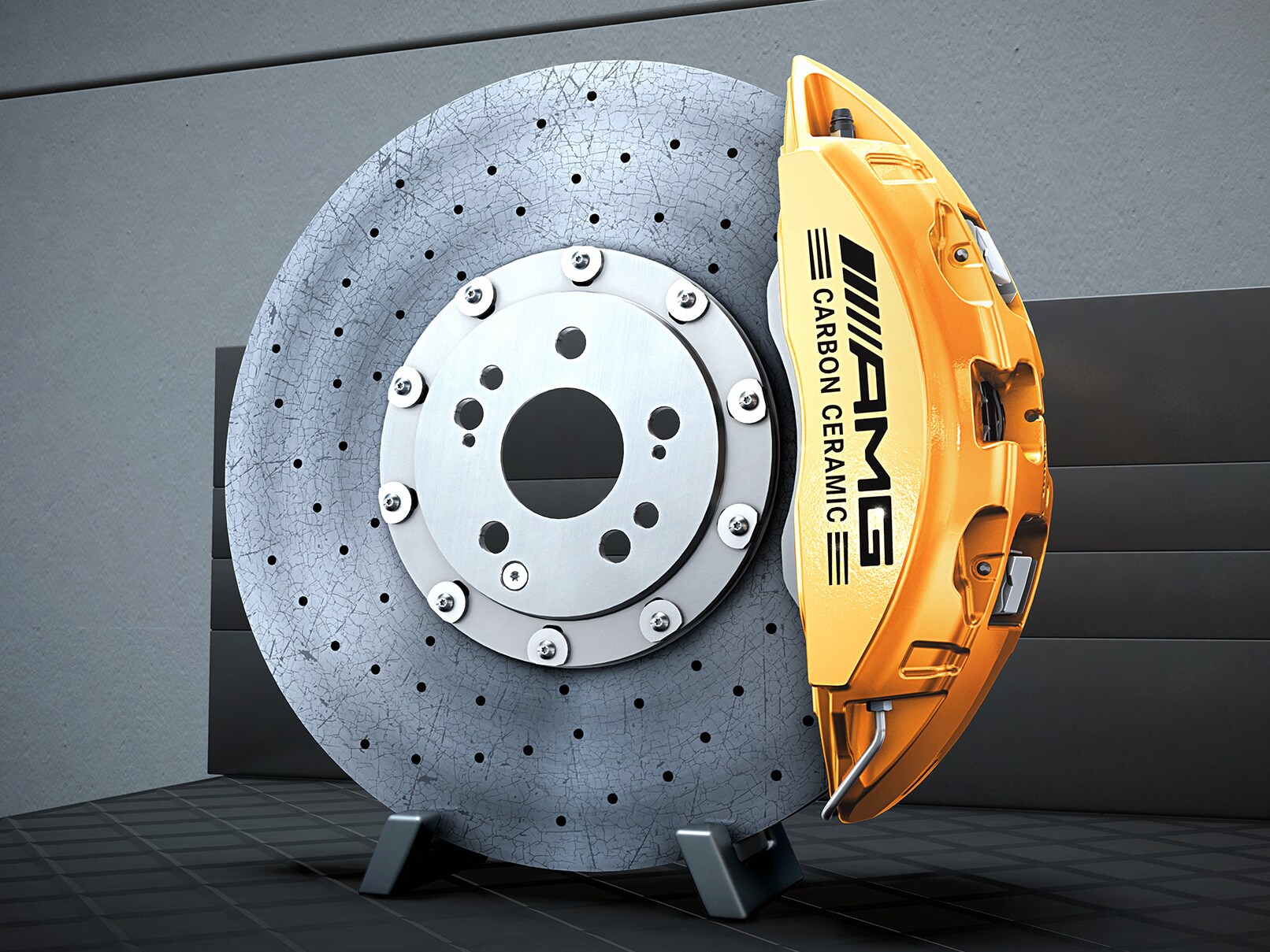 Sistema de frenos de altas prestaciones AMG con discos de material compuesto.