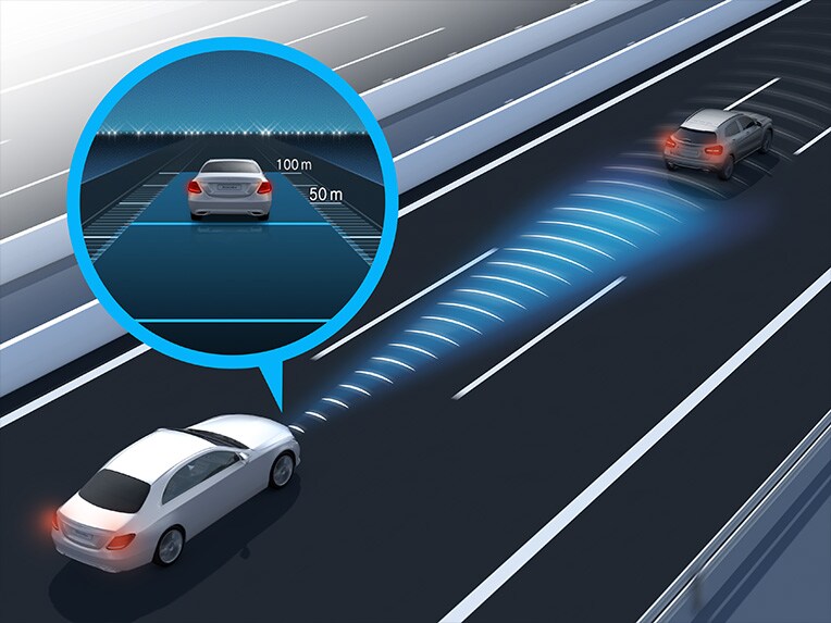 Ilustración de la función del asistente activo de distancia DISTRONIC de la Clase S Mercedes-Maybach.