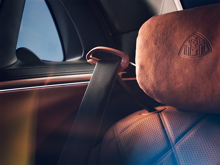 Los aproximadores del cinturón en la parte trasera de la Clase S Mercedes-Maybach.