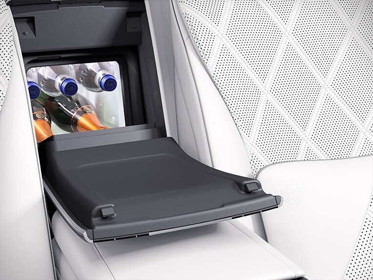 El compartimento refrigerado de la Clase S Mercedes-Maybach.