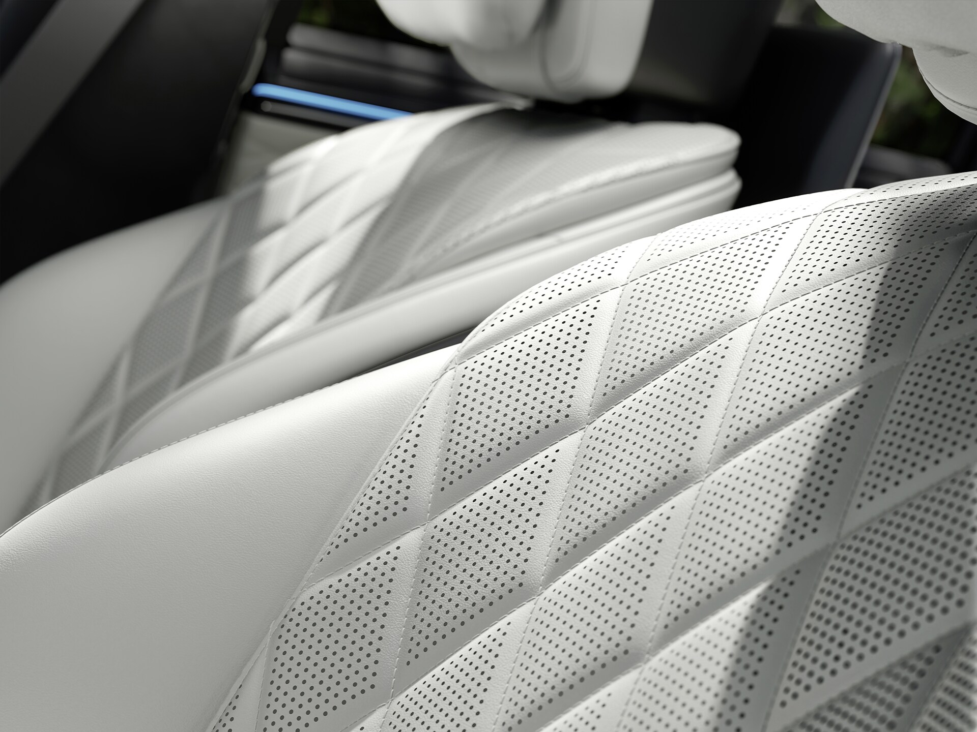 Vista lateral del nuevo Clase S Berlina de Mercedes-Benz en su versión larga con características MANUFAKTUR.