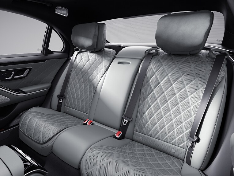 El interior de la Clase S Berlina de Mercedes-Benz con paquete exclusivo.