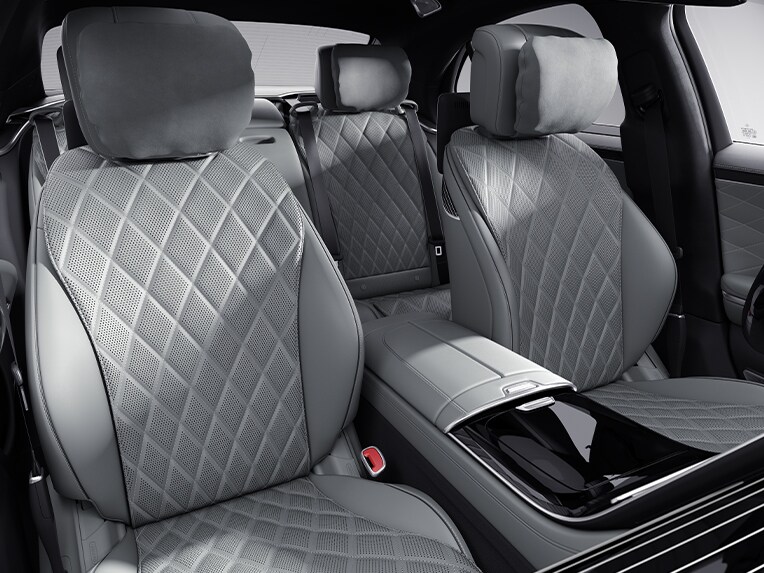 El interior de la Clase S Berlina de Mercedes-Benz con el equipamiento de serie.
