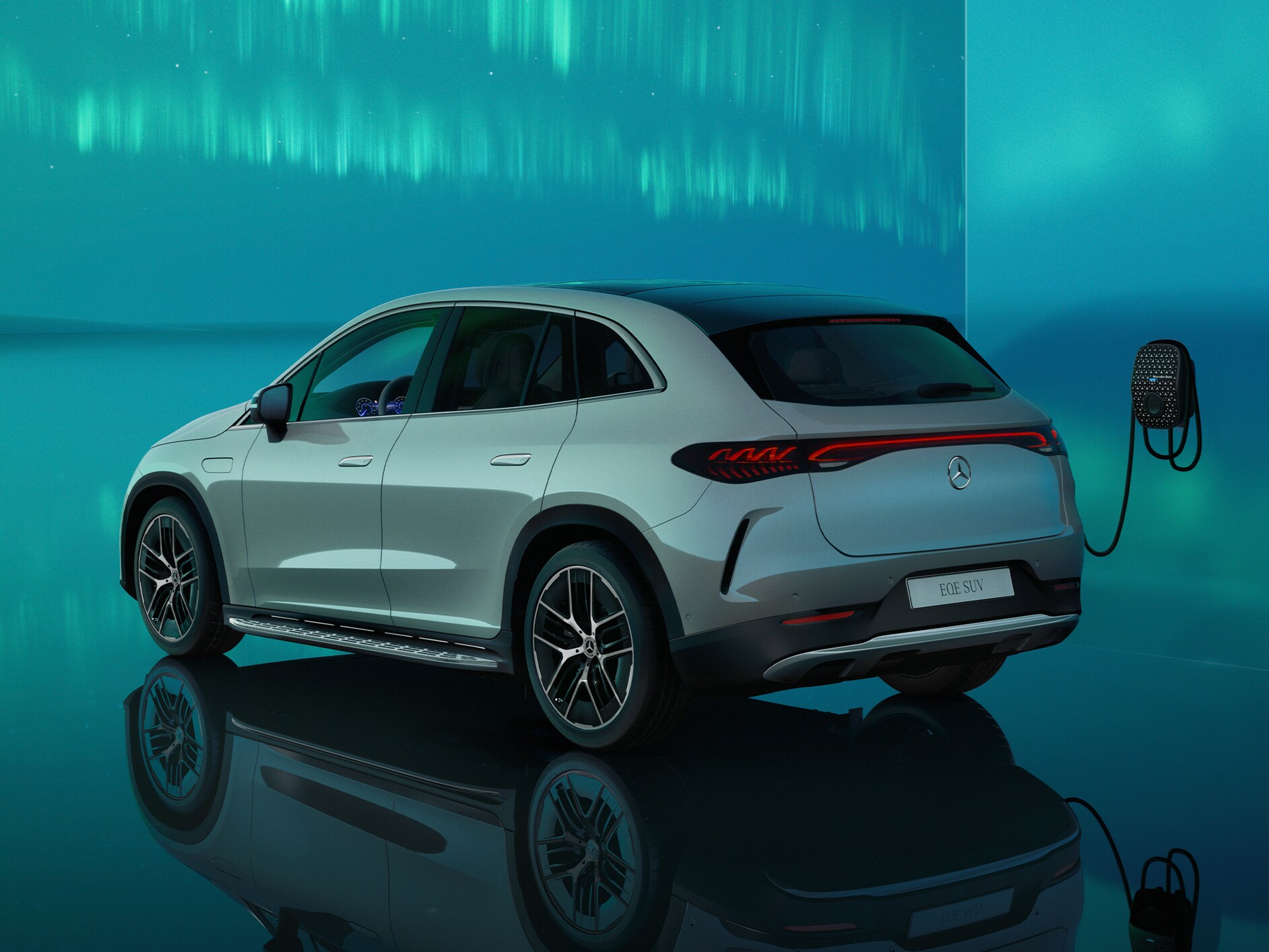 Una vista trasera del EQE de Mercedes-Benz.