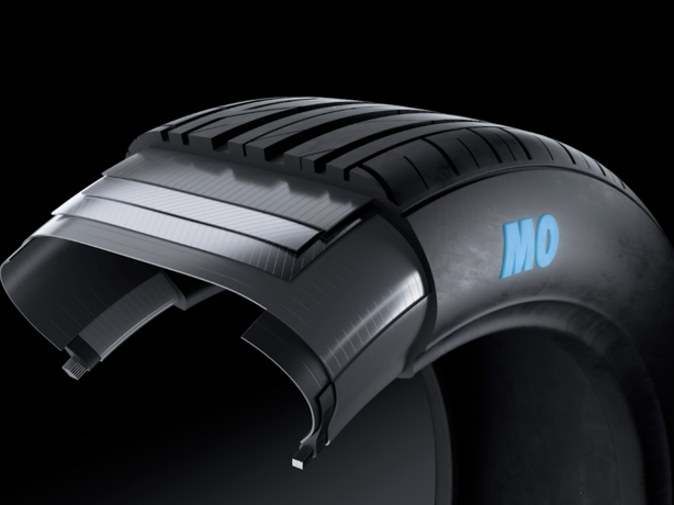 Imagen de una sección de un neumático Mercedes MO en la que se explican las distintas capas y componentes del neumático.