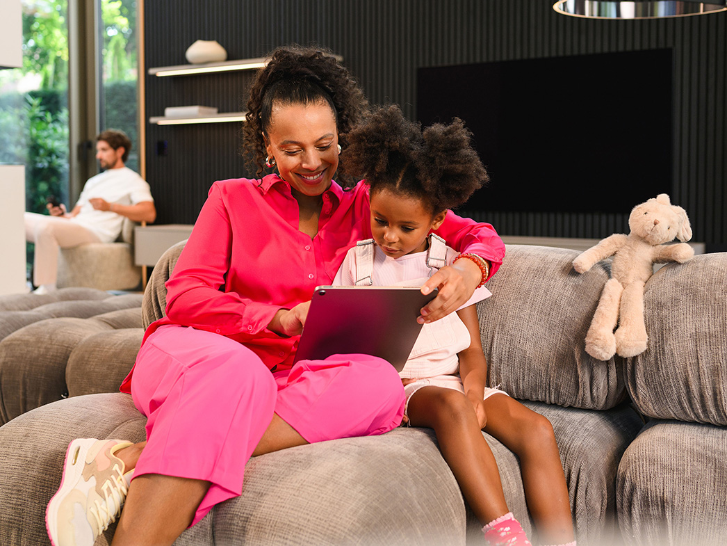 Flexibility Una persona recargada en un Mercedes-Benz