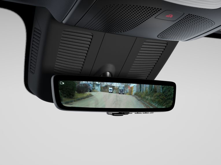 El visualizador del retrovisor interior de la cámara de reversa de la Mercedes-Benz Sprinter Chasis Cabina. Preinstalación para cámara de reversa con visualización en el retrovisor interior | Sprinter Chasis Cabina | Mercedes-Benz Vanes