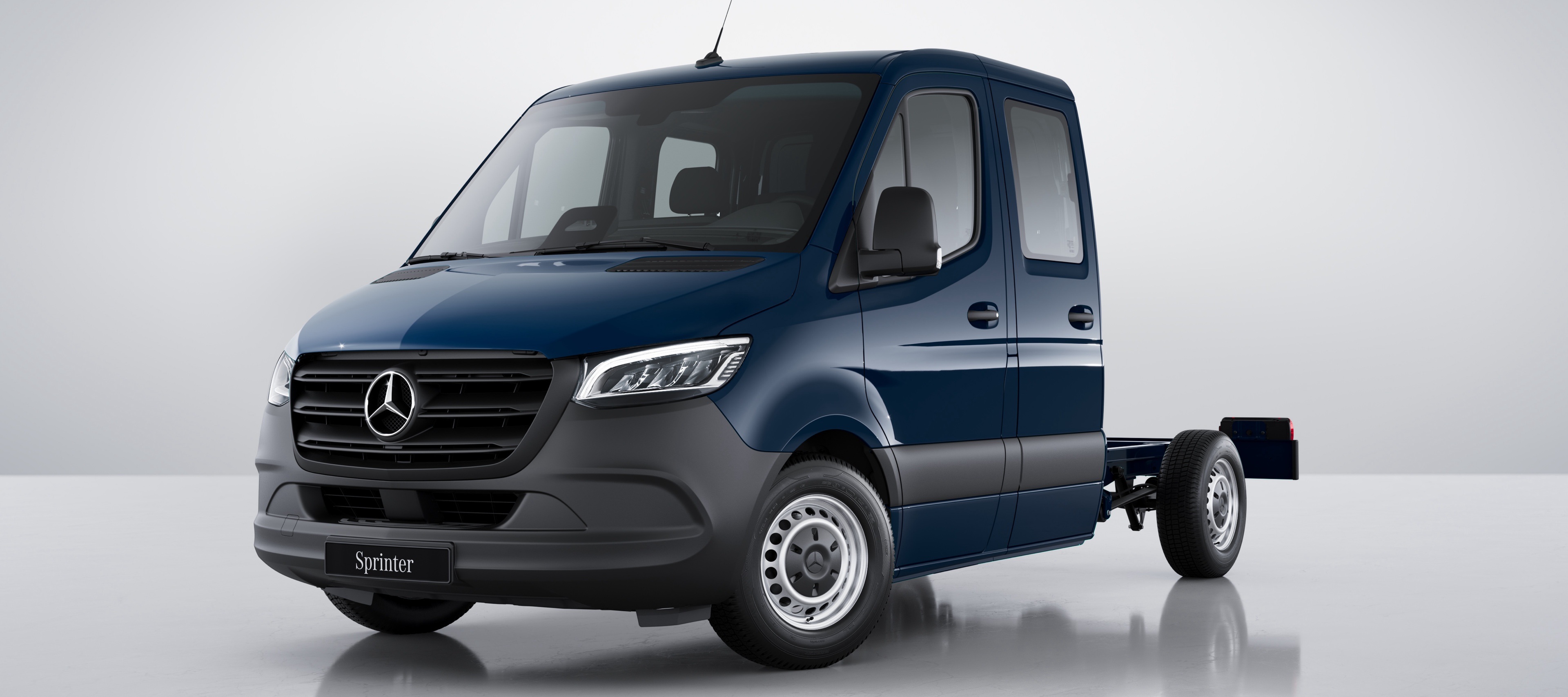 Comparación de vehículos | Sprinter Chasis | Mercedes-Benz Vista frontal de la Sprinter Chasis de Mercedes-Benz.