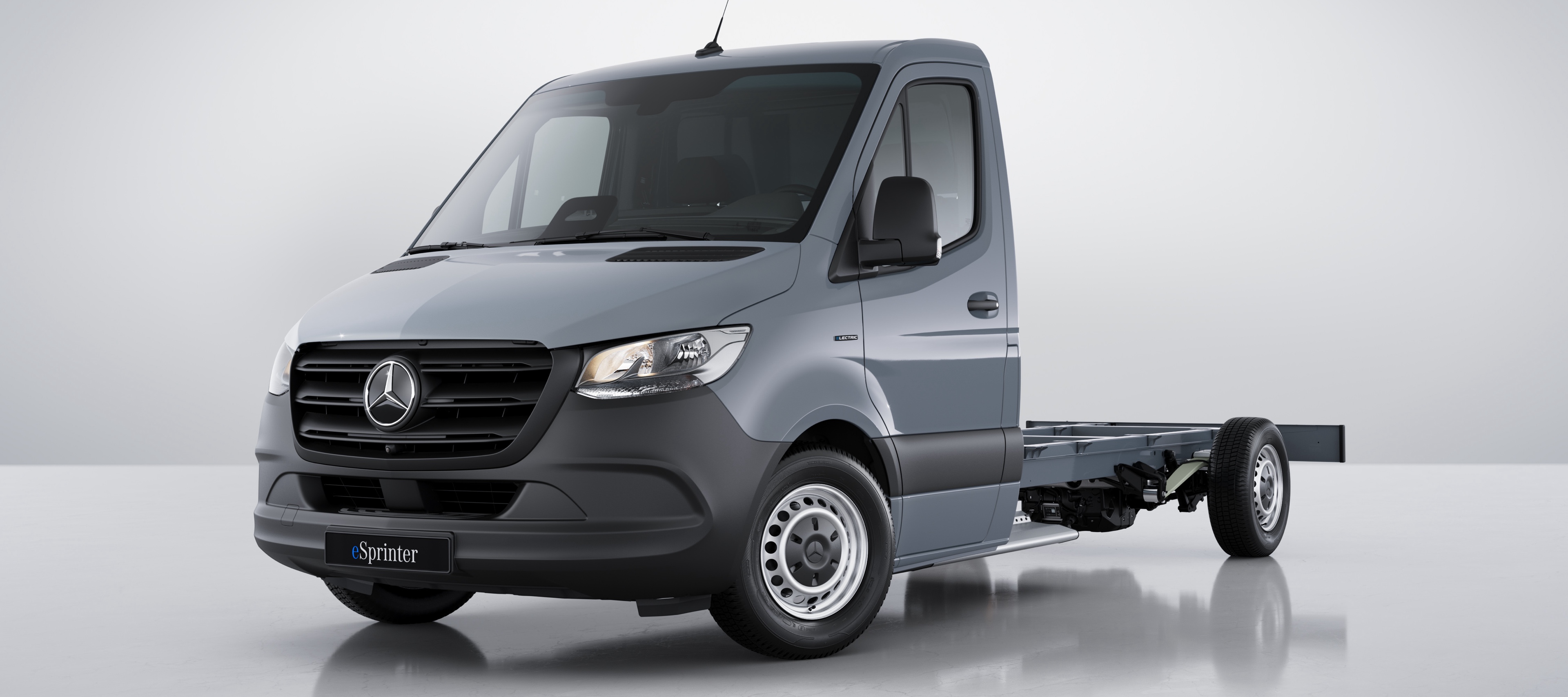 Comparación de vehículos | eSprinter Chasis | Mercedes-Benz Vista frontal de la eSprinter Chasis de Mercedes-Benz.