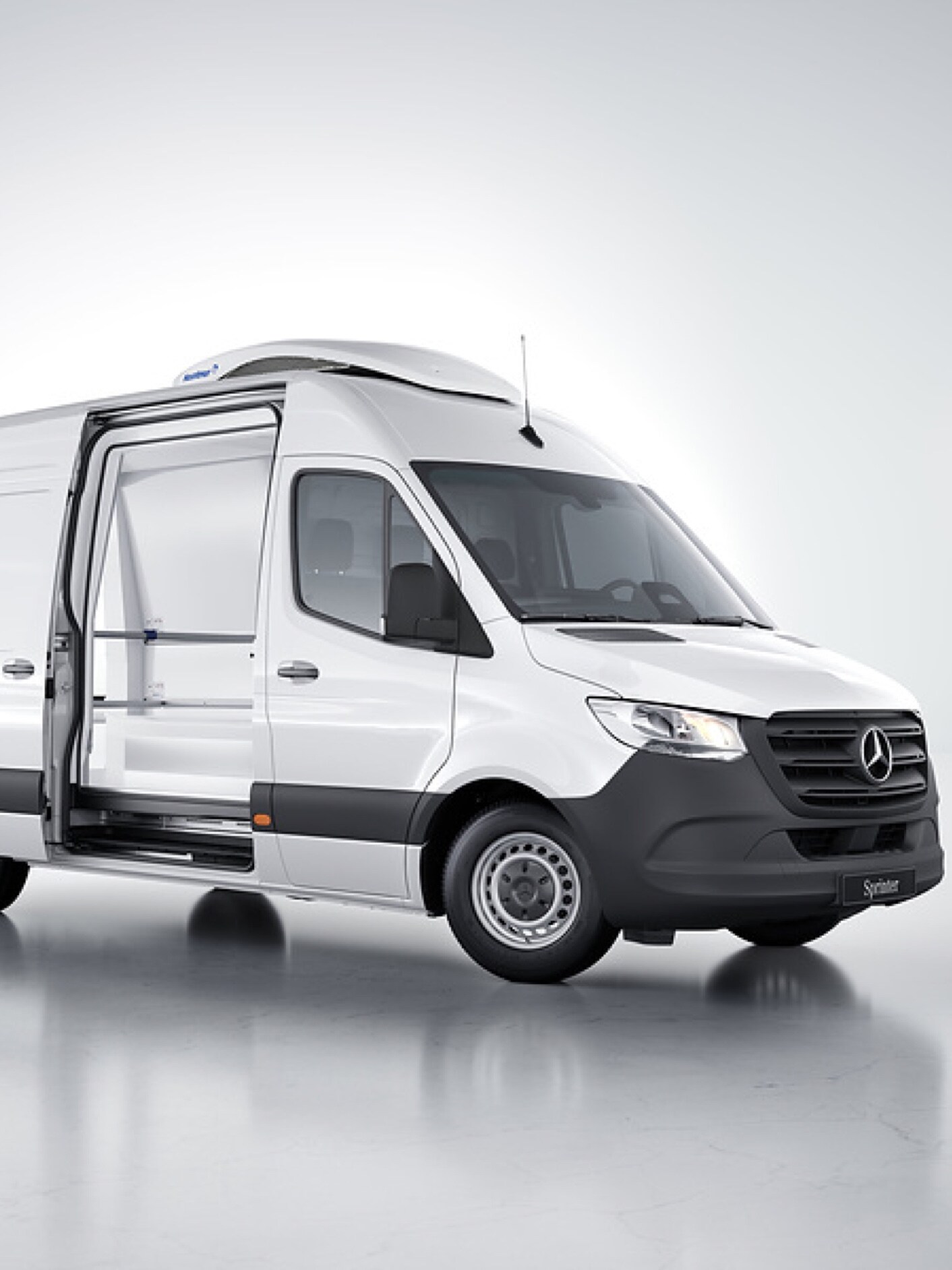 Sprinter Cargo de Mercedes-Benz con una solución industrial de Van Solution.