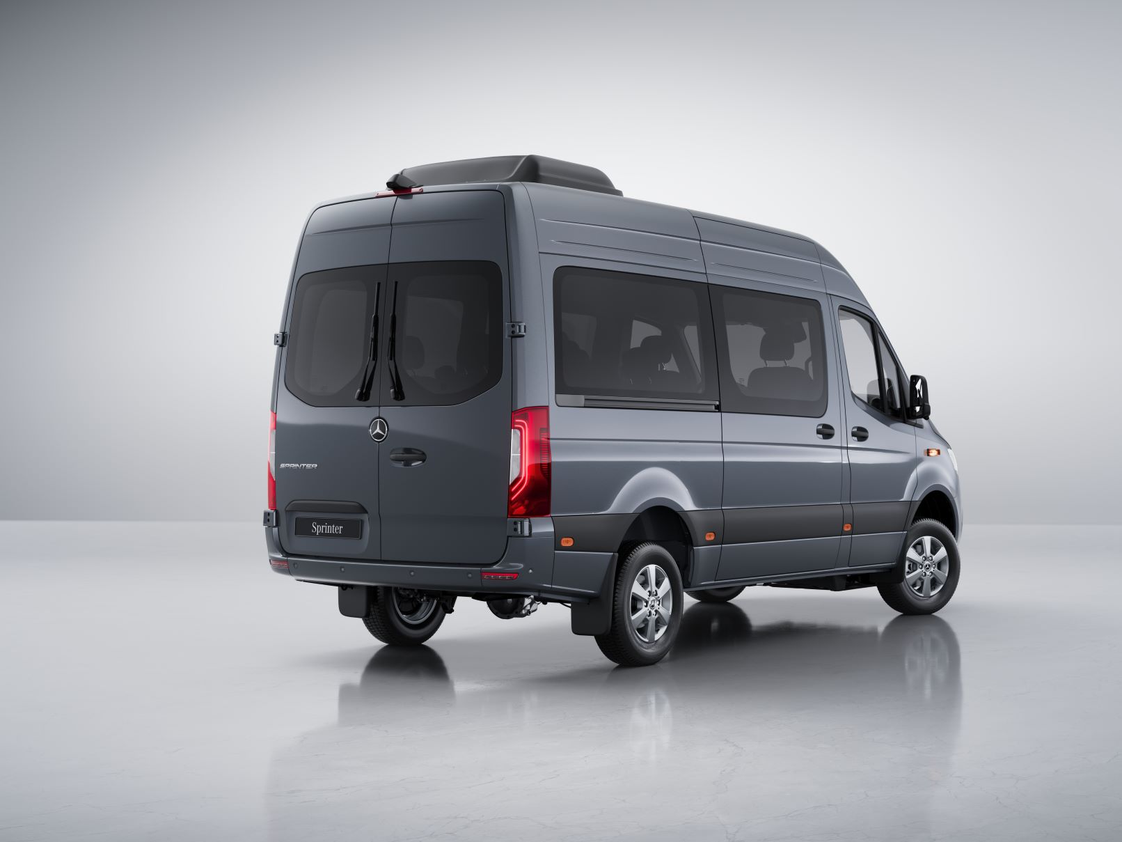 Gran puerta corrediza de la derecha con ventanilla de la Mercedes-Benz Sprinter Pasaje. Gran puerta corrediza | Sprinter Pasaje | Mercedes-Benz Vanes