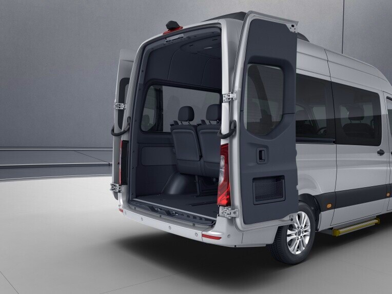 VanSolution | Sprinter Pasaje Urbano | Mercedes-Benz El Sprinter Pasaje Urbano de Mercedes-Benz con una solución industrial de VanSolution.