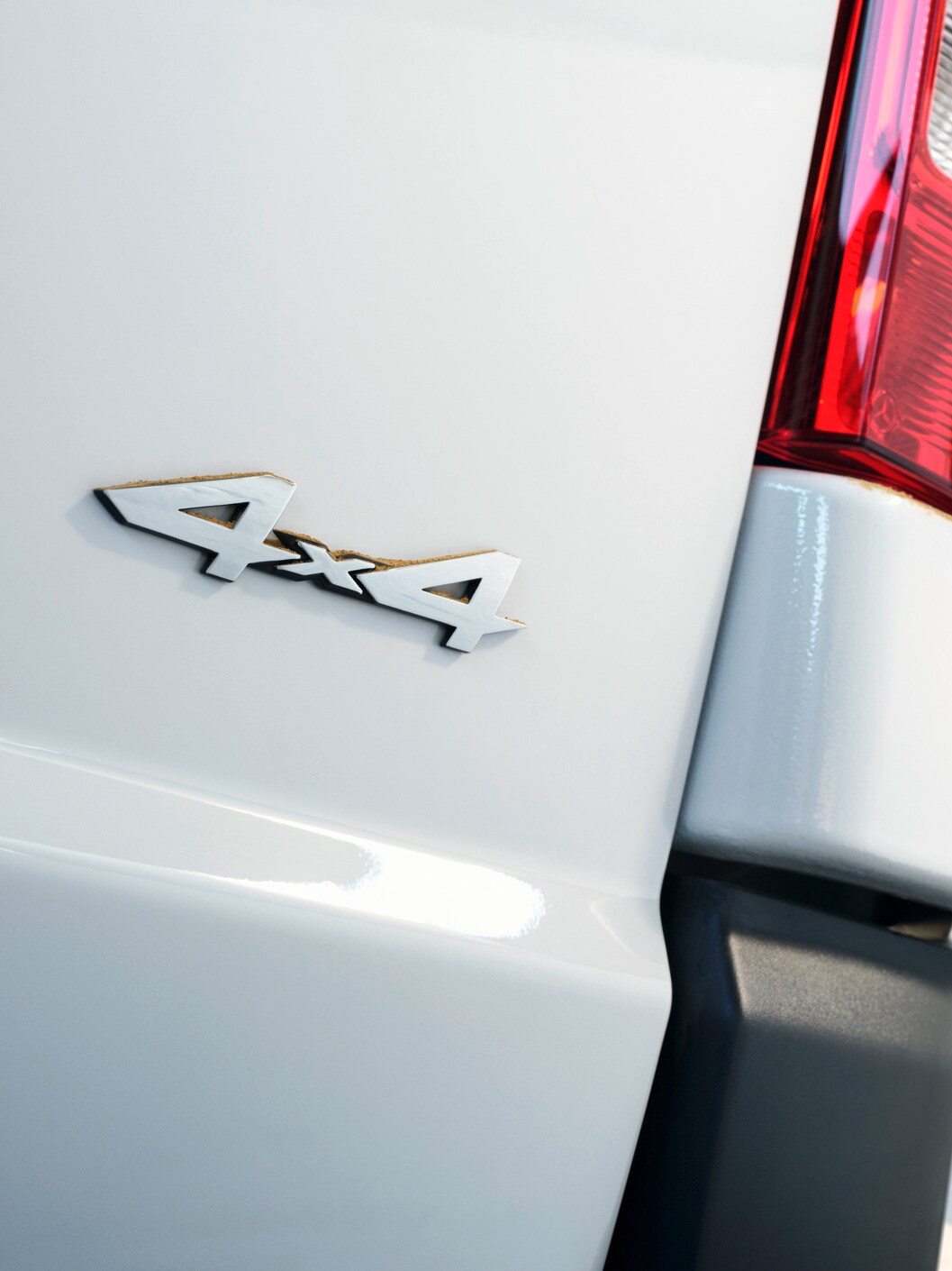 La parte trasera de la Vito Furgón con emblema 4x4.