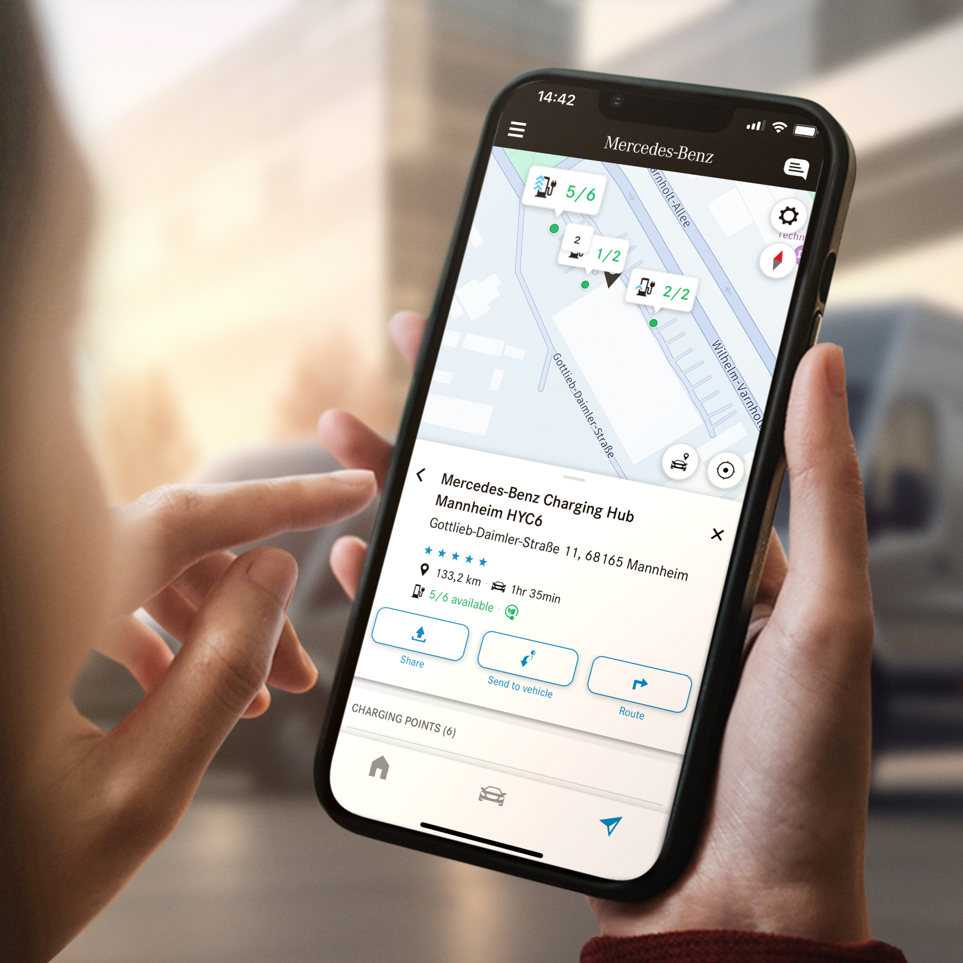 Mercedes me Charge | Extras digitales | Mercedes-Benz La función Mercedes me Charge en un smartphone.