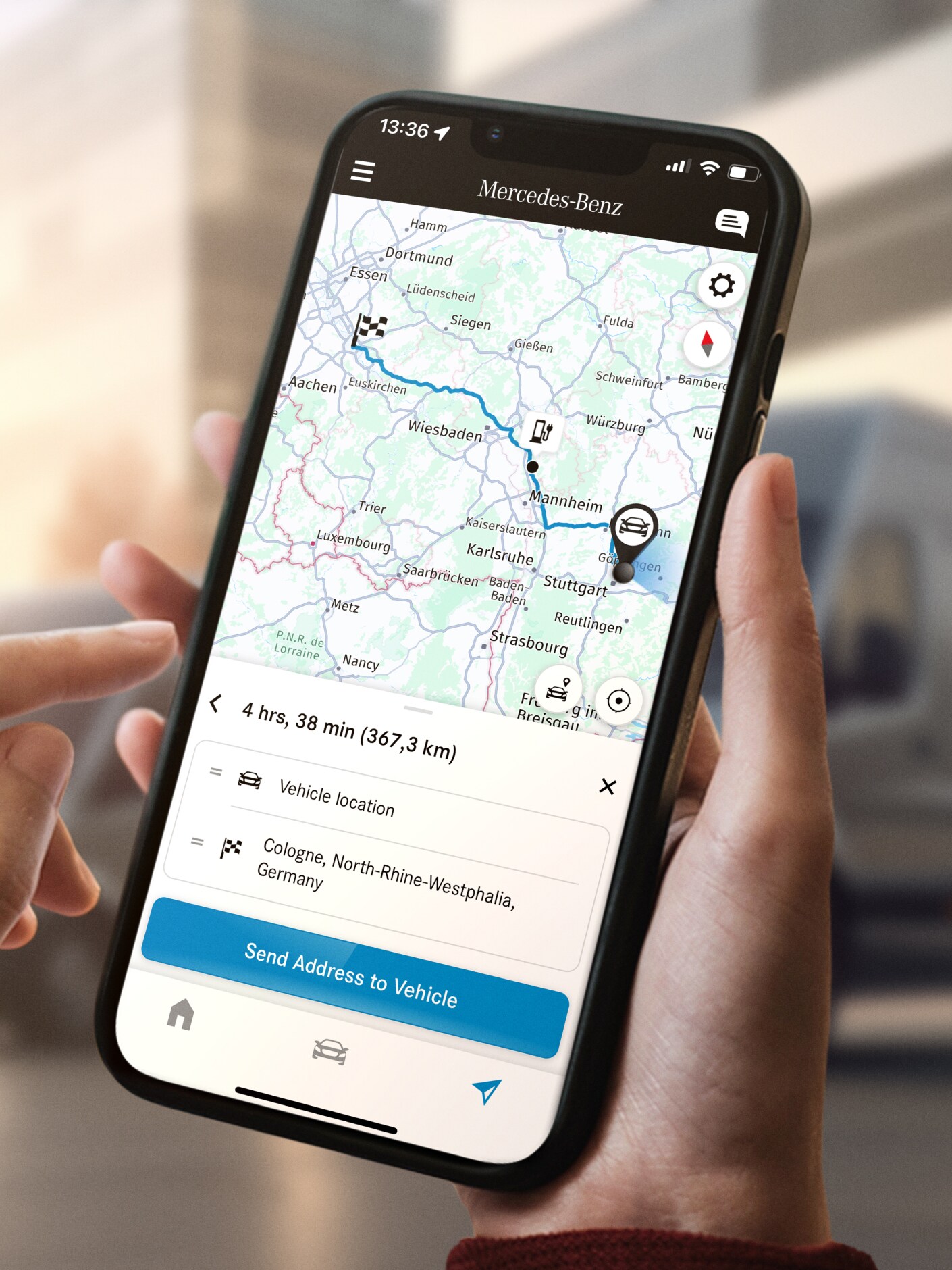La función Navegación con Electric Intelligence de Mercedes-Benz en un smartphone.
