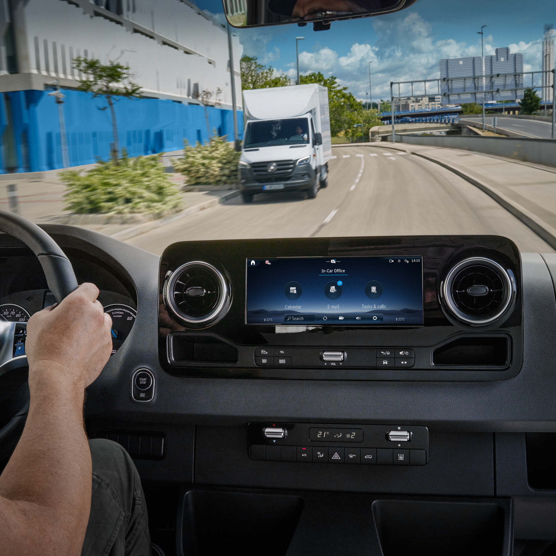 In-Car Office | Extras digitales | Mercedes-Benz La función In-Car Office del sistema multimedia MBUX en una furgoneta Mercedes-Benz.