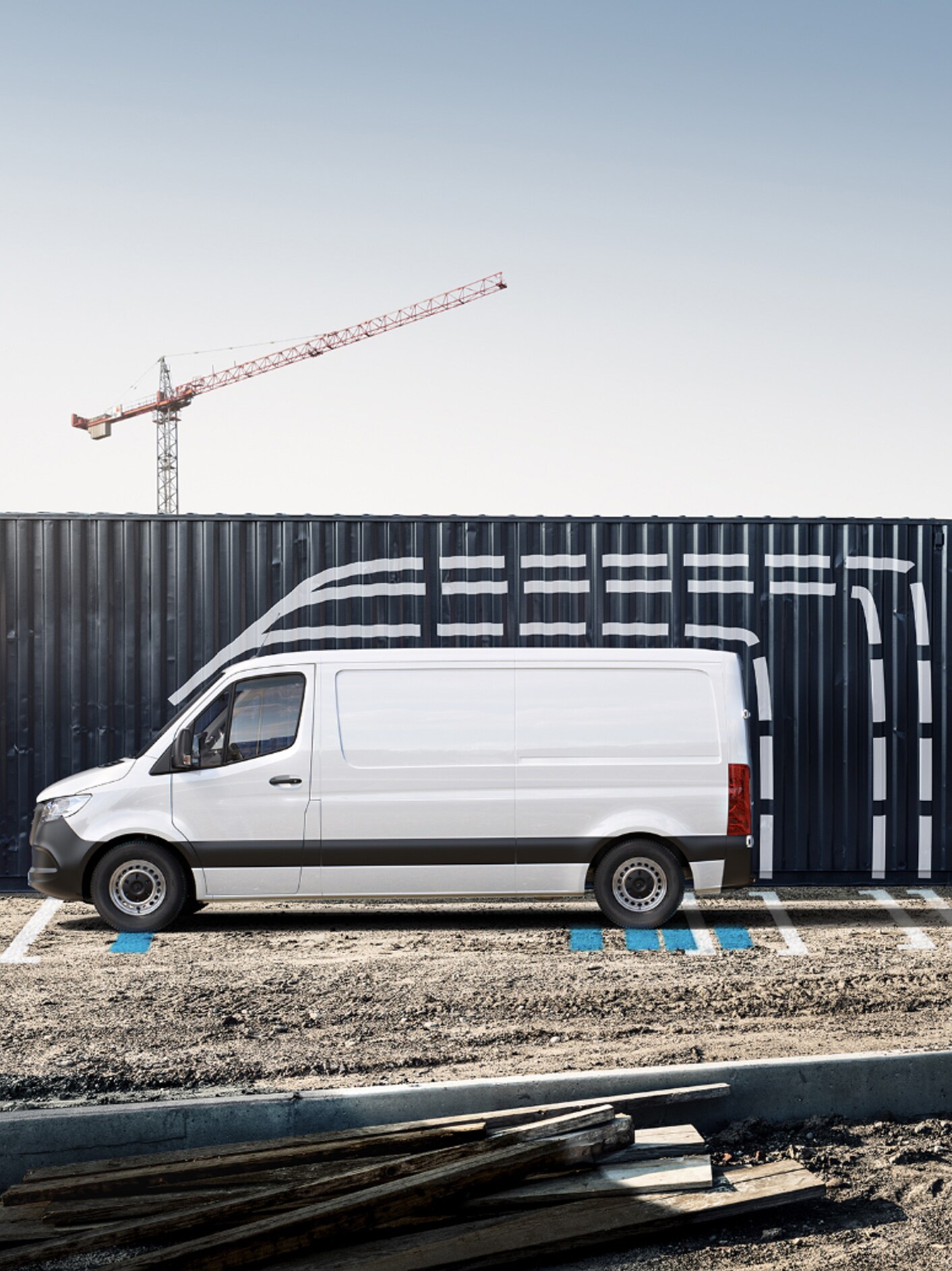 Vista gráfica de las dimensiones del vehículo en la Mercedes-Benz App en un smartphone.