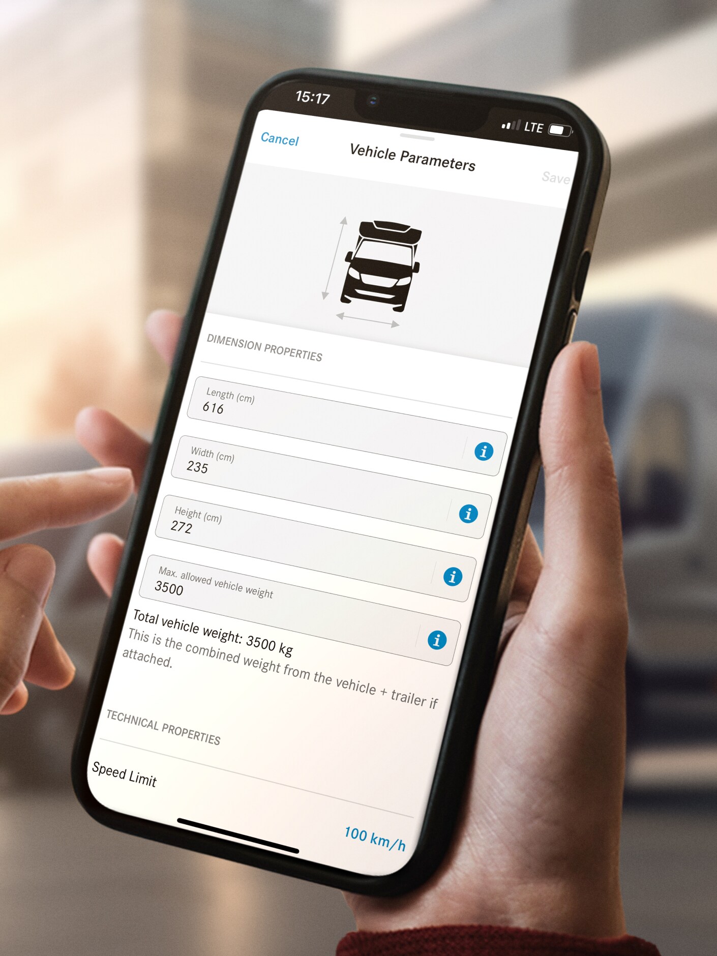 Vista gráfica de las dimensiones del vehículo en la Mercedes-Benz App en un smartphone.