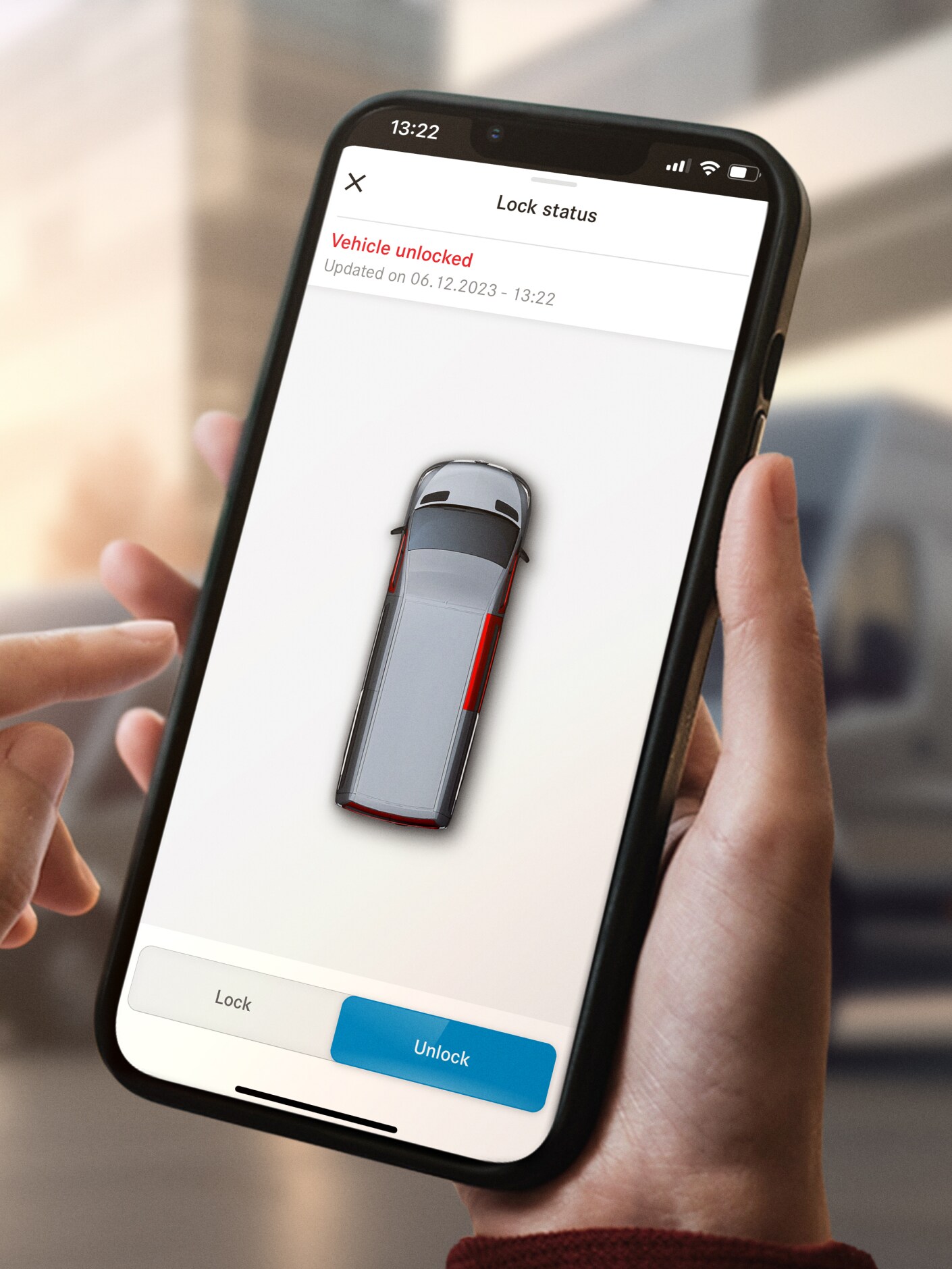 La función Apertura y cierre remotos de las puertas en un smartphone.