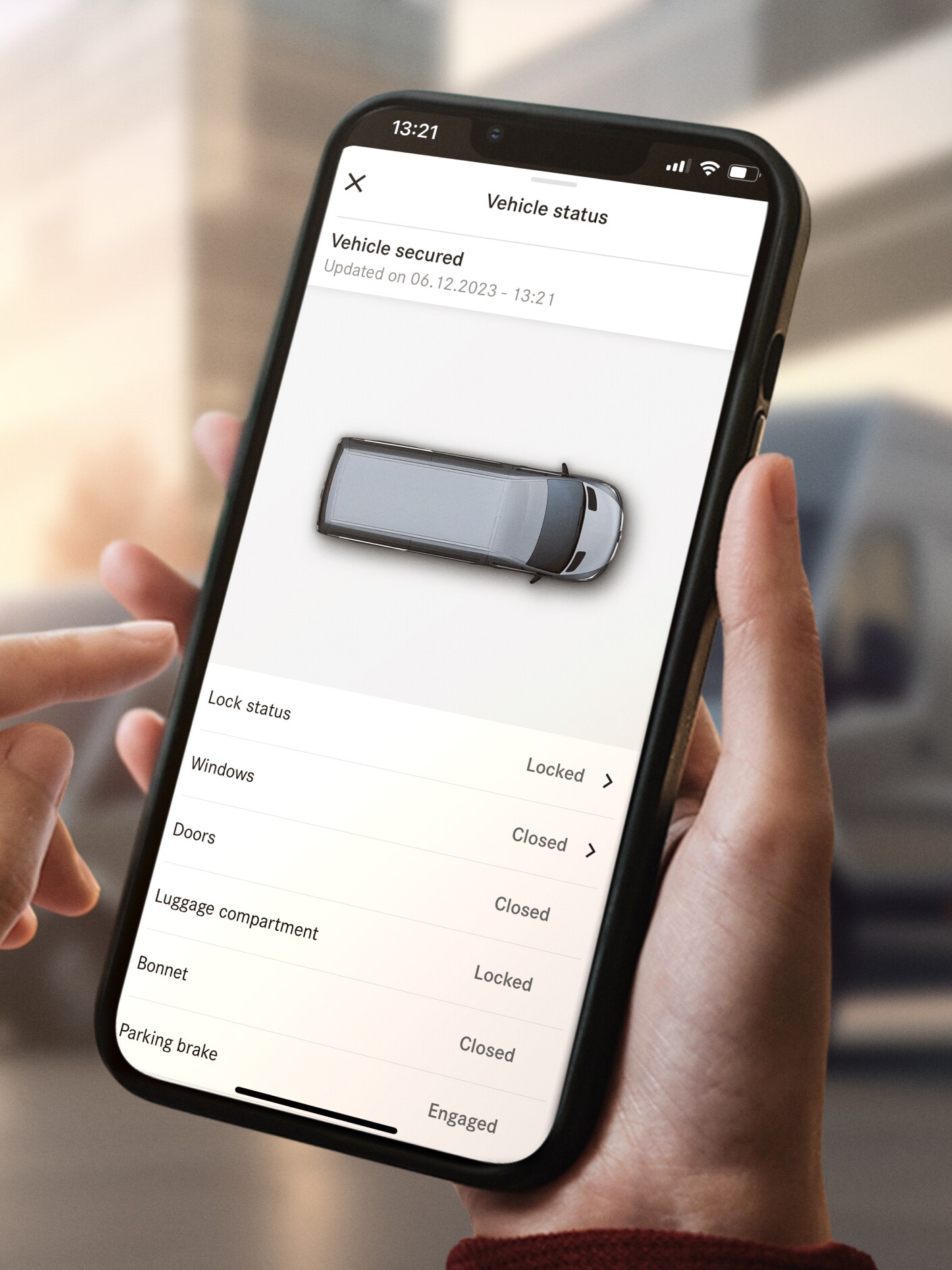 La función Información del estado del vehículo a distancia de Mercedes-Benz en un smartphone.