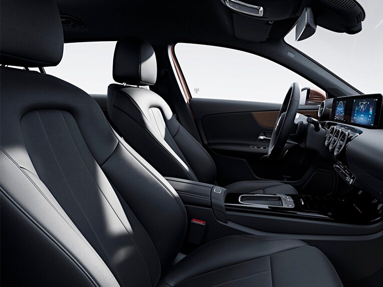 El habitáculo de Clase A Hatchback de Mercedes-Benz con la línea de equipamiento Progressive.