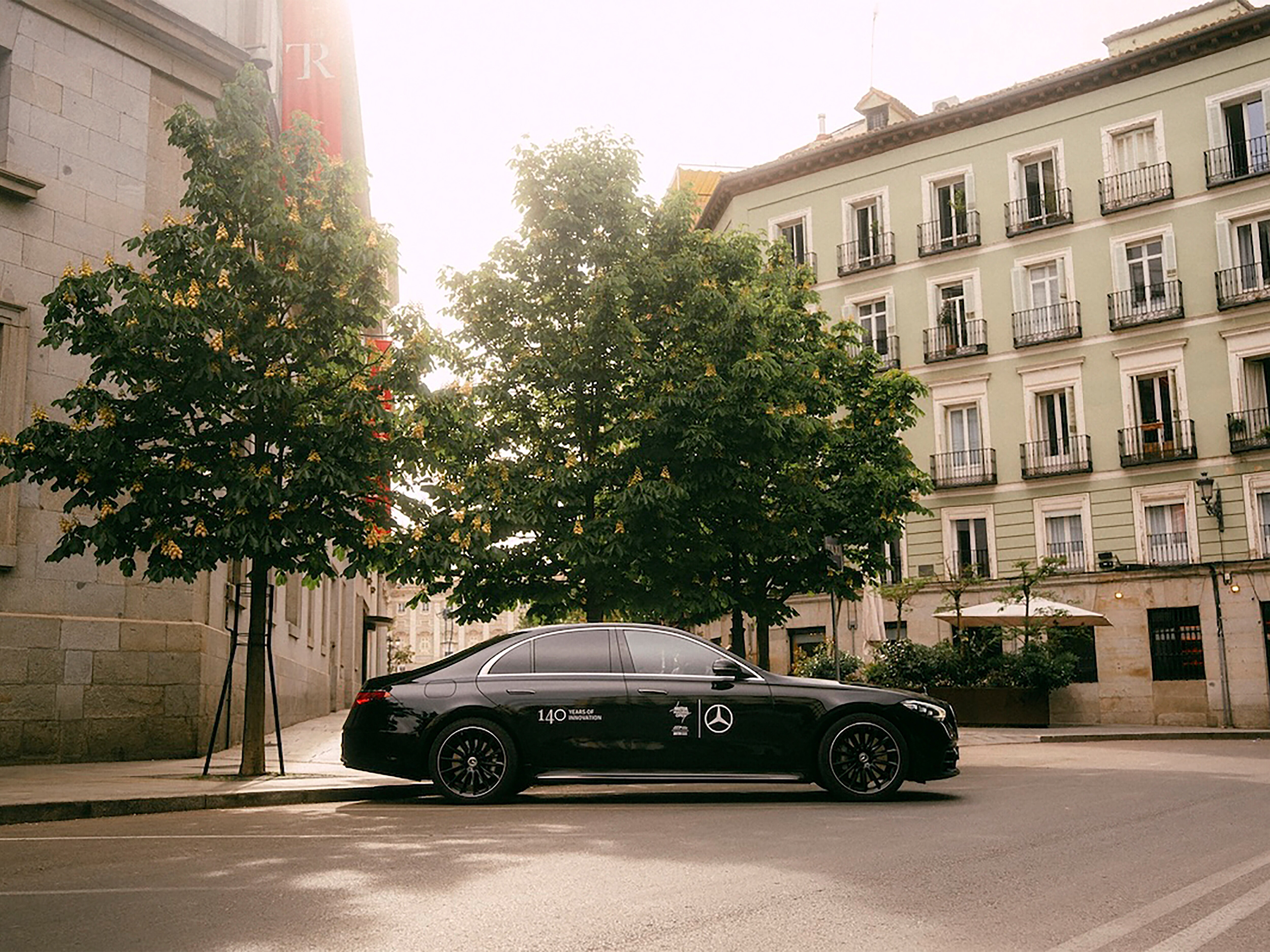 Mercedes-Benz crea una impactante propuesta visual para el tenis femenino internacional.