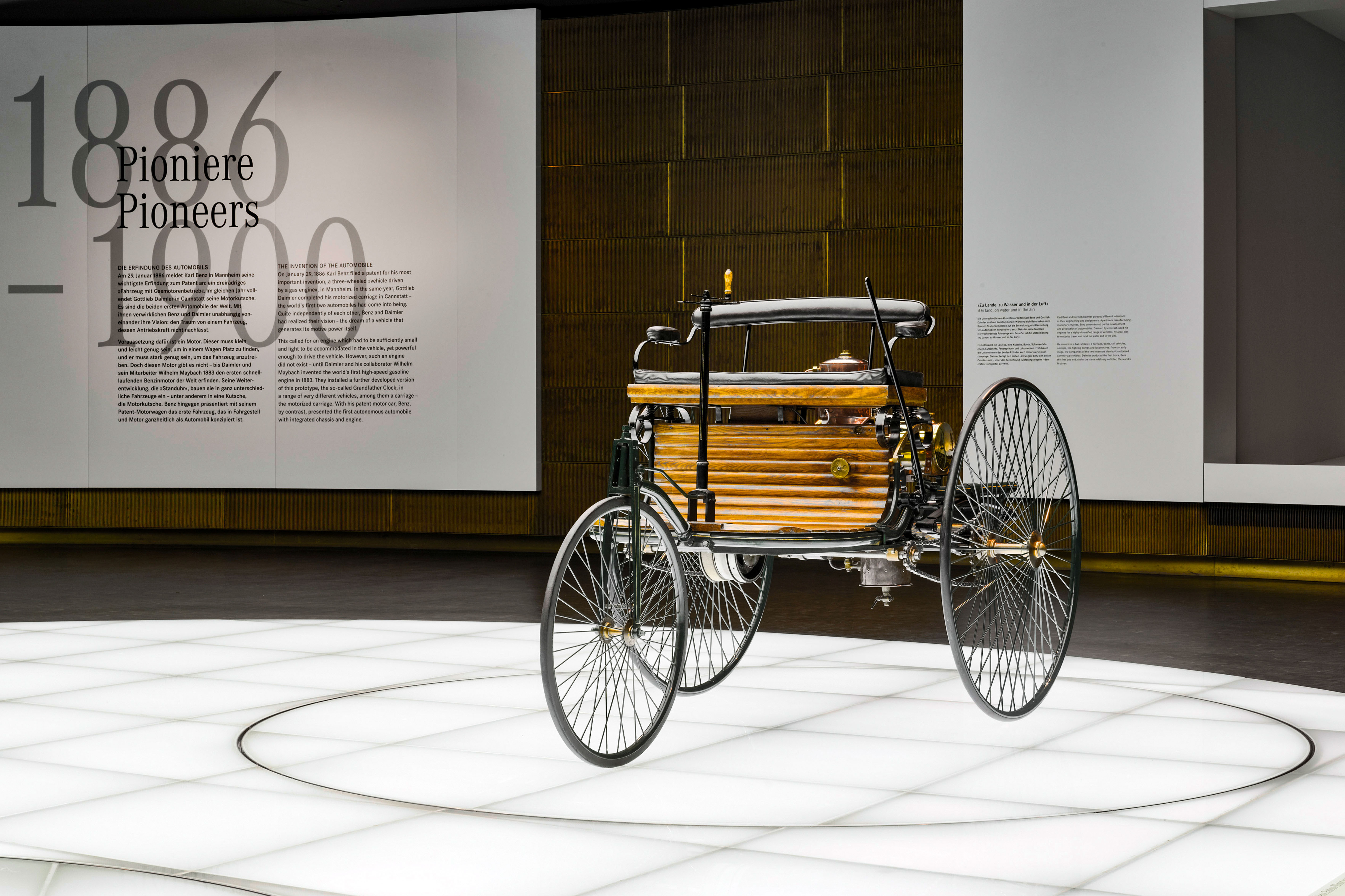 El vehículo propulsado por gas en 1886 El vehículo propulsado por gas en 1886