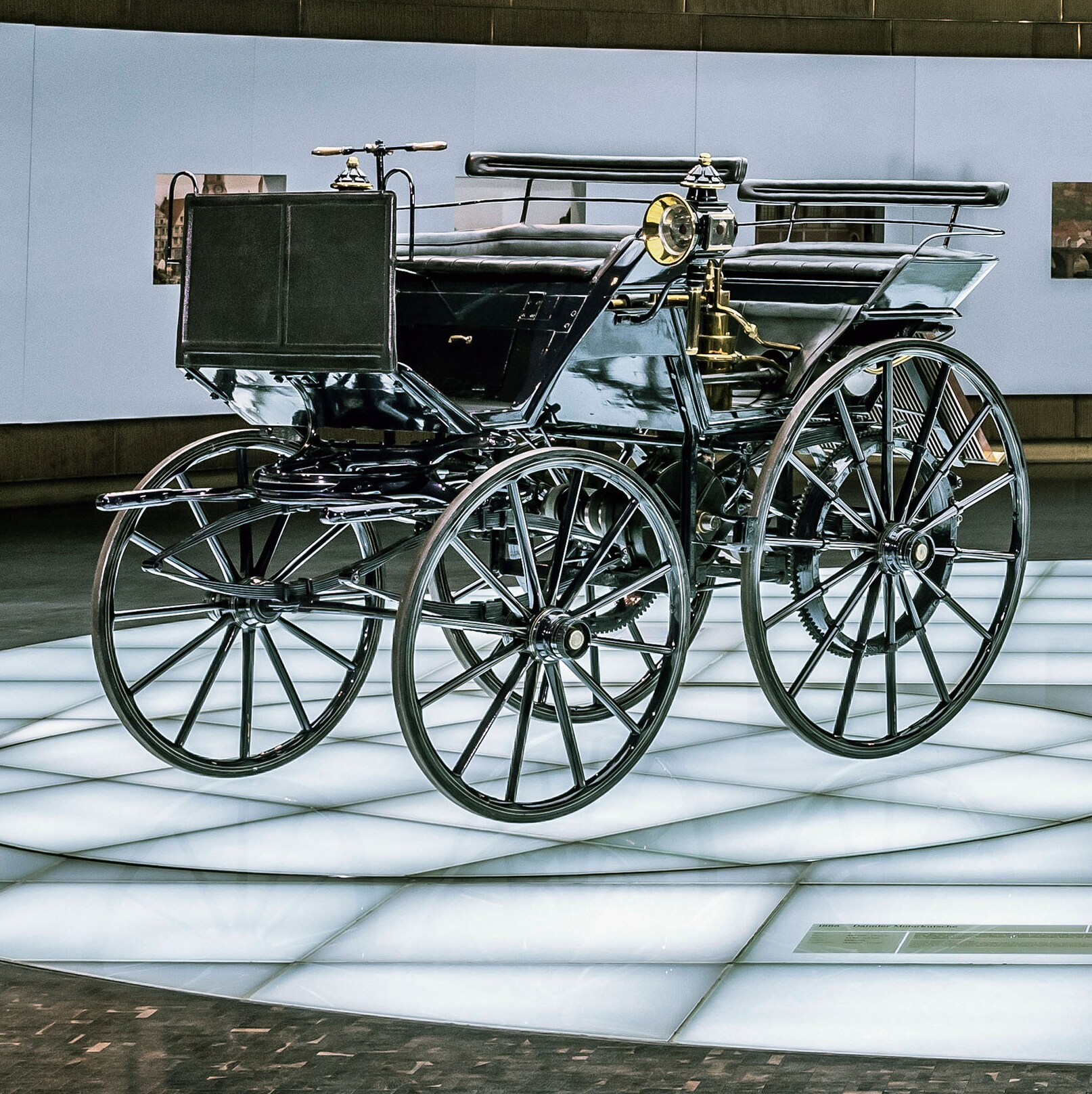 El vehículo propulsado por gas en 1886