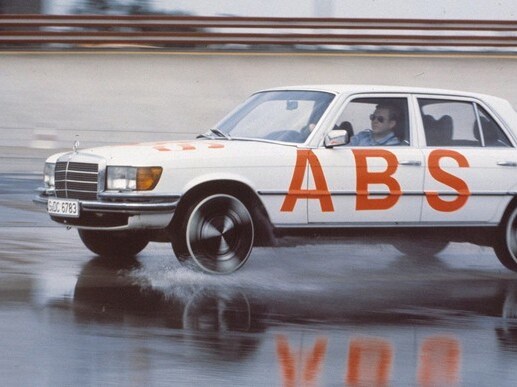 Dirección ante frenada de emergencia | Sistema Antibloqueo de Frenos ABS, 1978