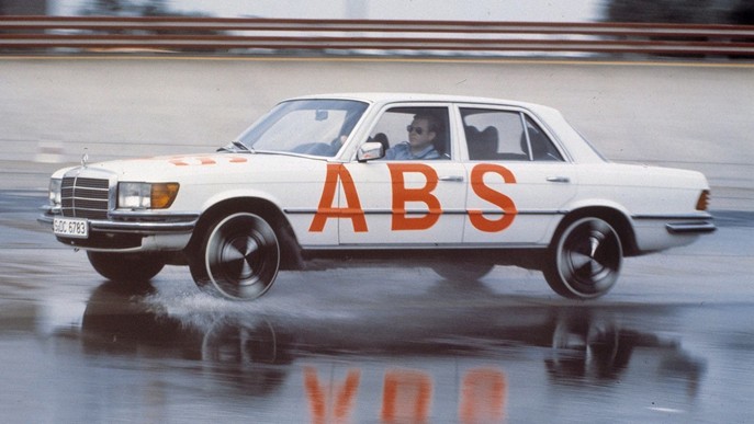Dirección ante frenada de emergencia | Sistema Antibloqueo de Frenos ABS, 1978 Dirección ante frenada de emergencia | Sistema Antibloqueo de Frenos ABS, 1978