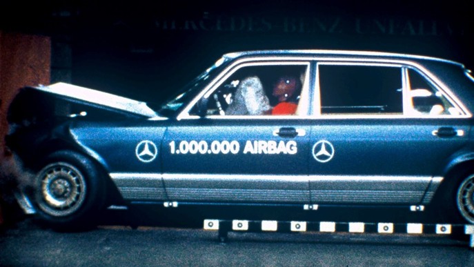 Protección | Airbag, 1981 Protección | Airbag, 1981