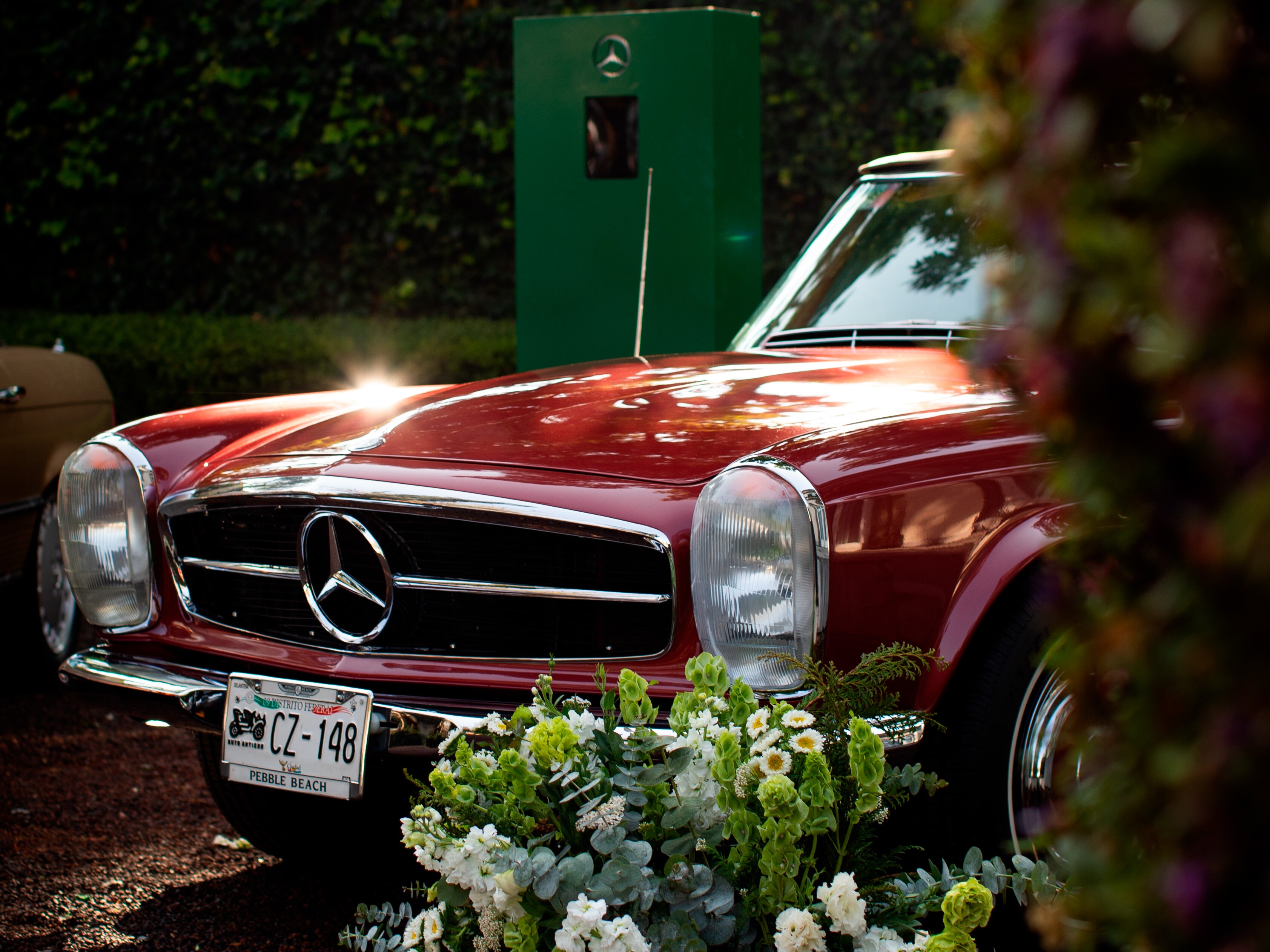 Mercedes-Benz Vehículo clásico color rojo