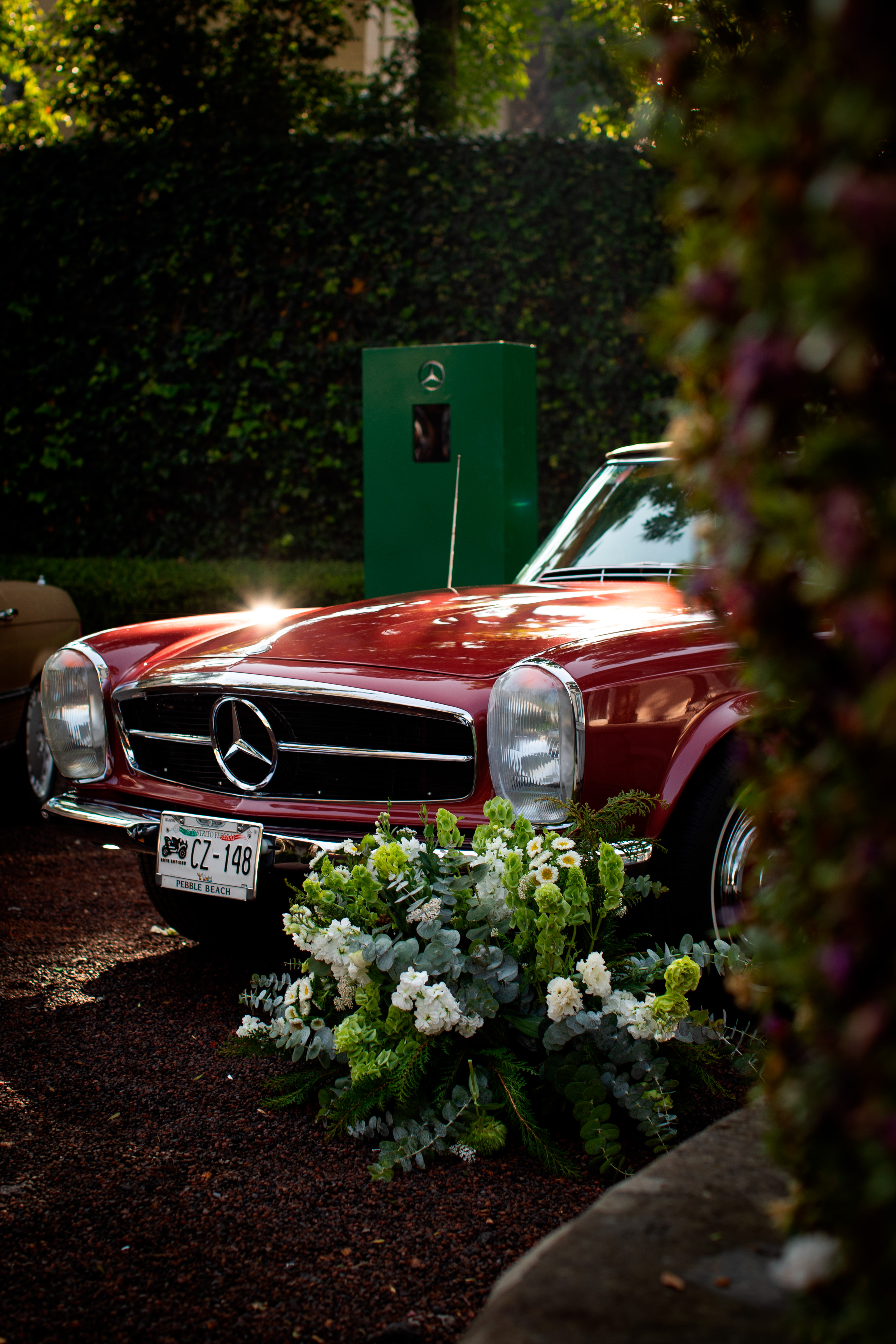 Mercedes-Benz Vehículo clásico color rojo Mercedes-Benz Vehículo clásico color rojo