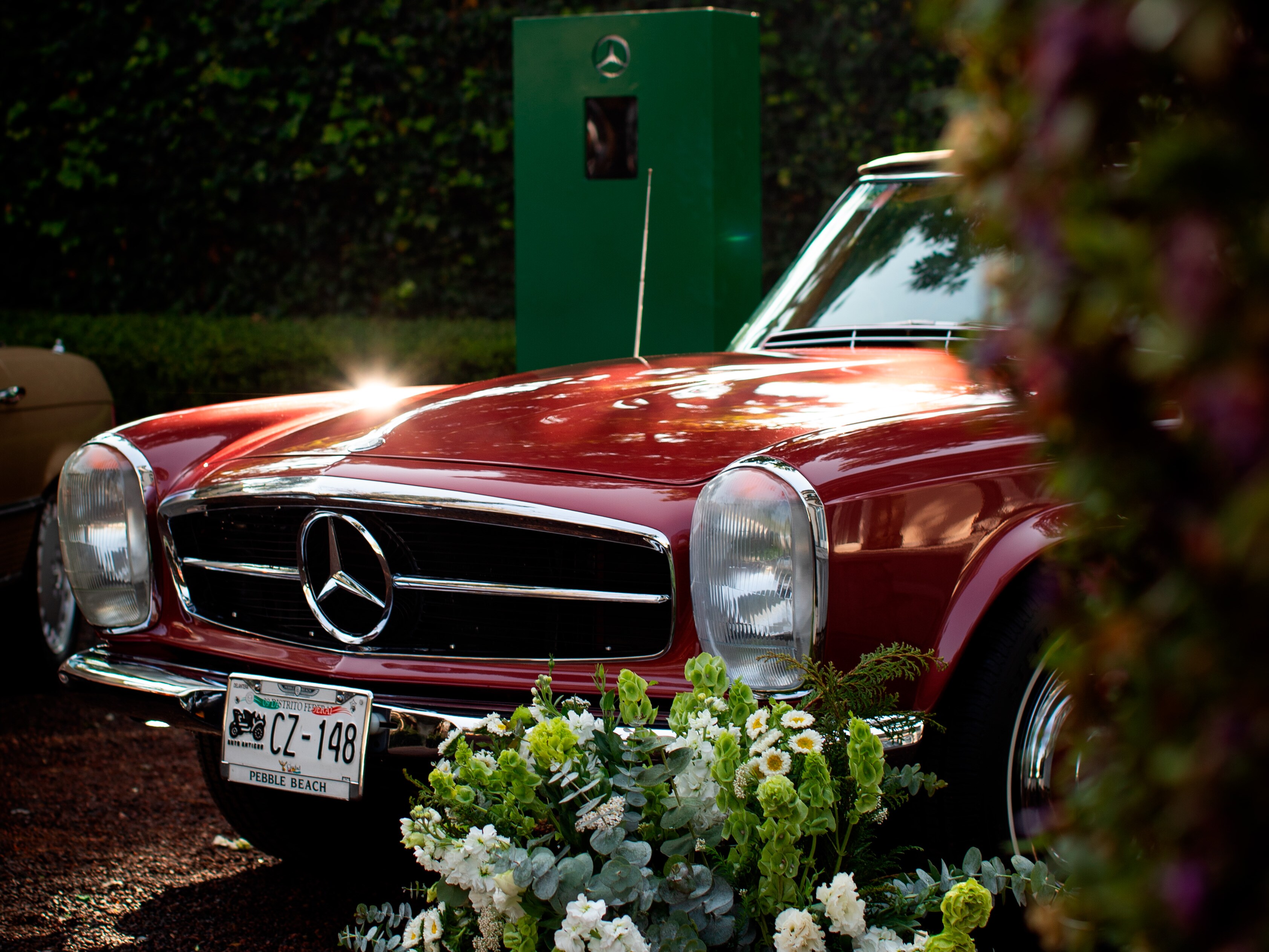 Mercedes-Benz Vehículo clásico color rojo