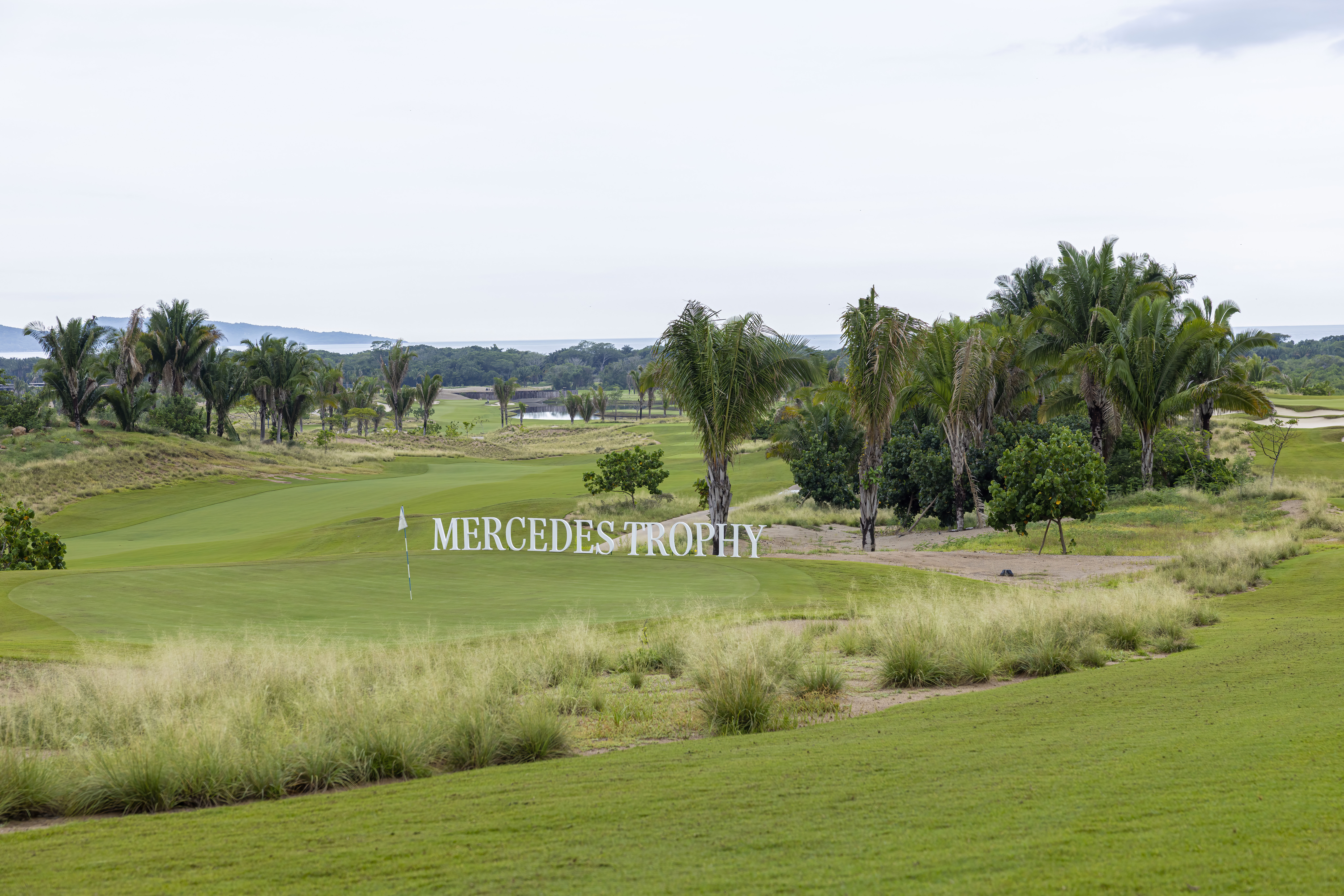 Mercedes-Benz celebró con éxito la Final Regional de la 23ª edición de MercedesTrophy en el campo de golf Nauka, en Nayarit. Mercedes-Benz celebró con éxito la Final Regional de la 23ª edición de MercedesTrophy en el campo de golf Nauka, en Nayarit.