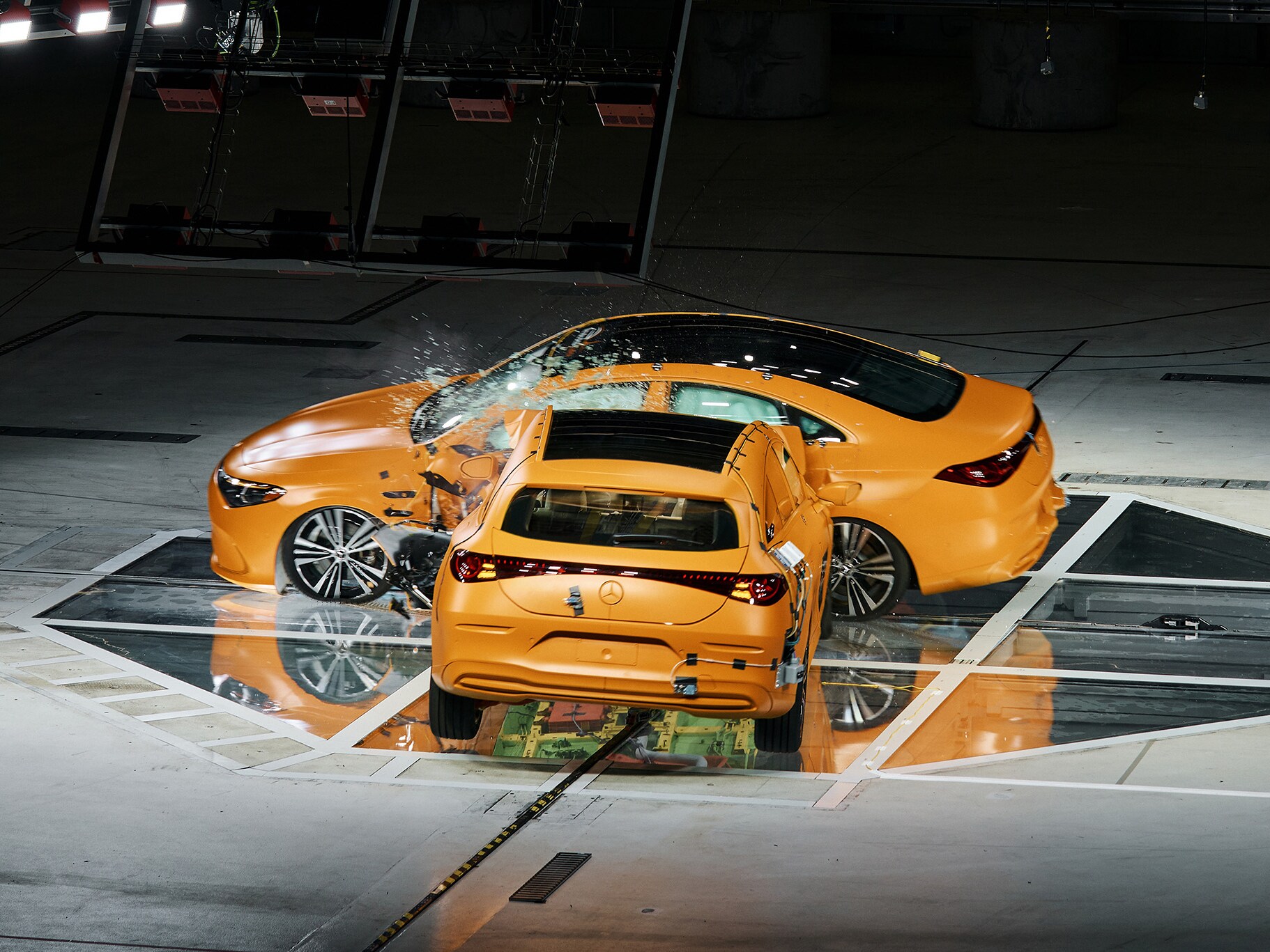 Prueba de choque lateral del CLA totalmente eléctrico