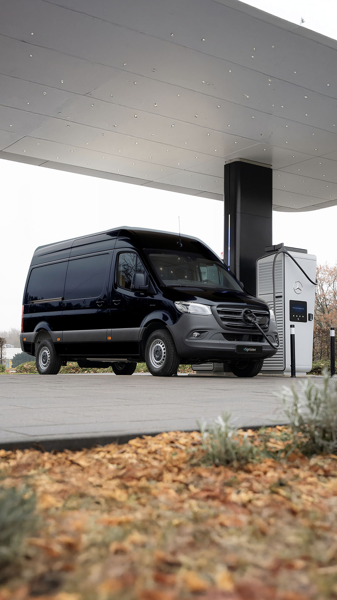 eSprinter Cargo | Mercedes-Benz The Mercedes-Benz eSprinter Cargo on the road.